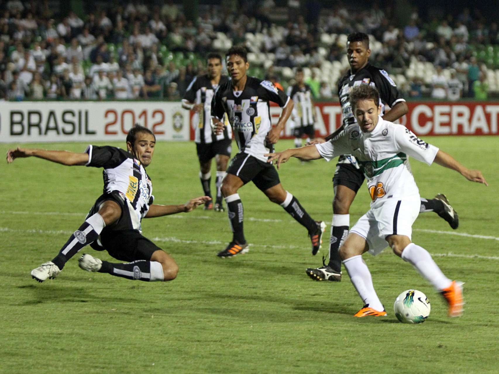 Coxa encara o Vit�ria nas quartas