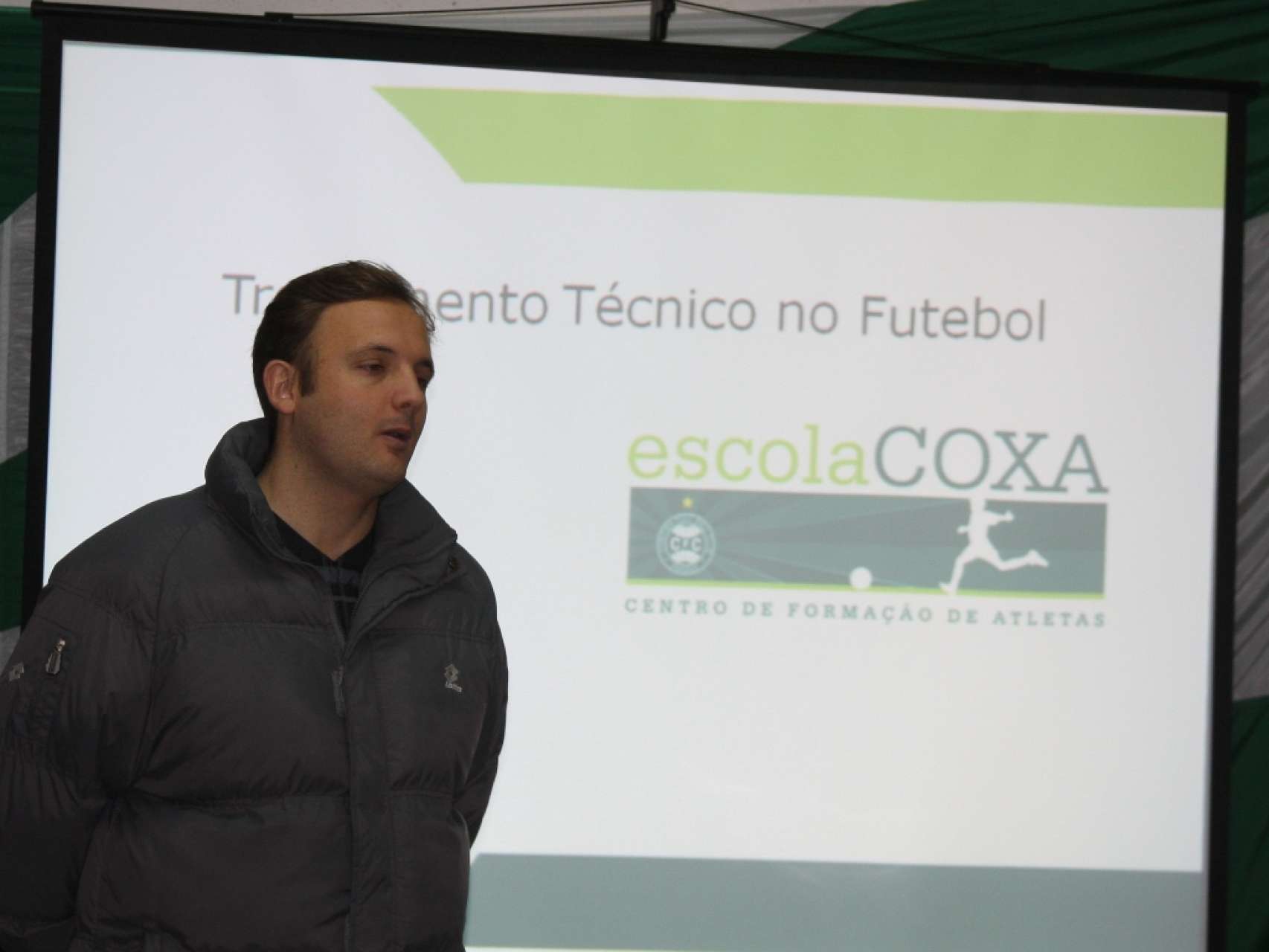 Escola Coxa realiza curso de qualifica��o