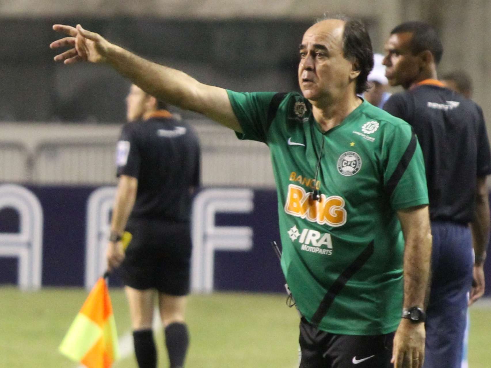 Para treinador, postura da equipe garantiu a classifica��o
