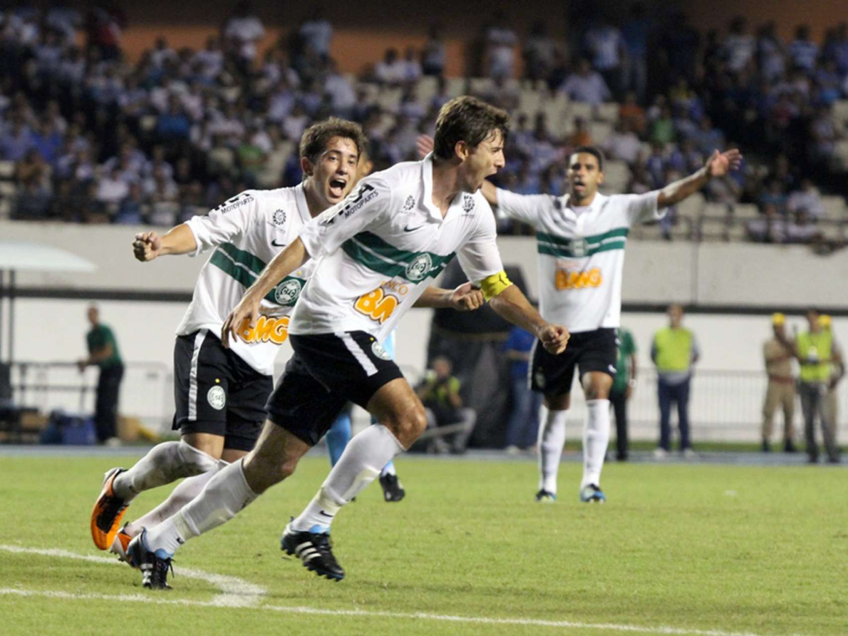 Coxa vence e est� nas quartas-de-final