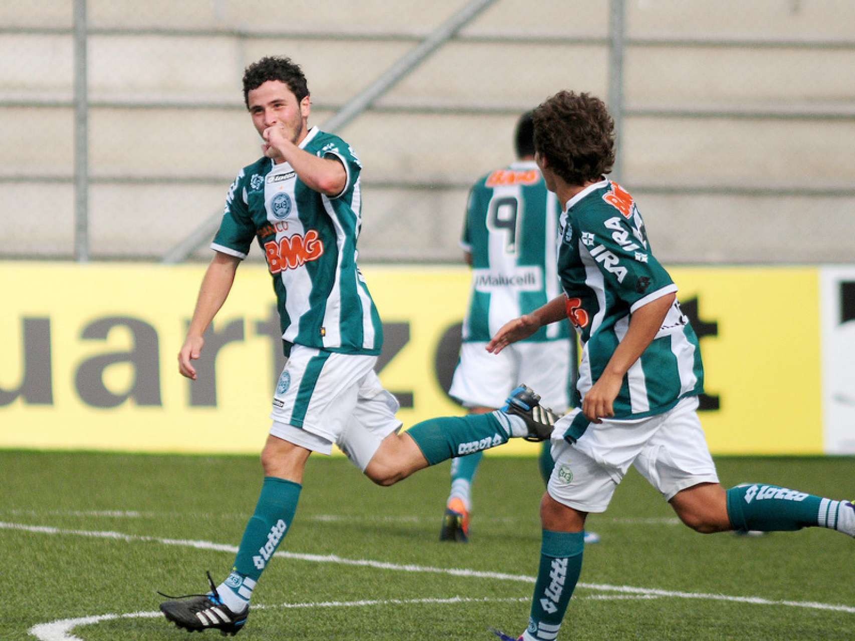 Coxa cede jogadores da base ao J�nior Team