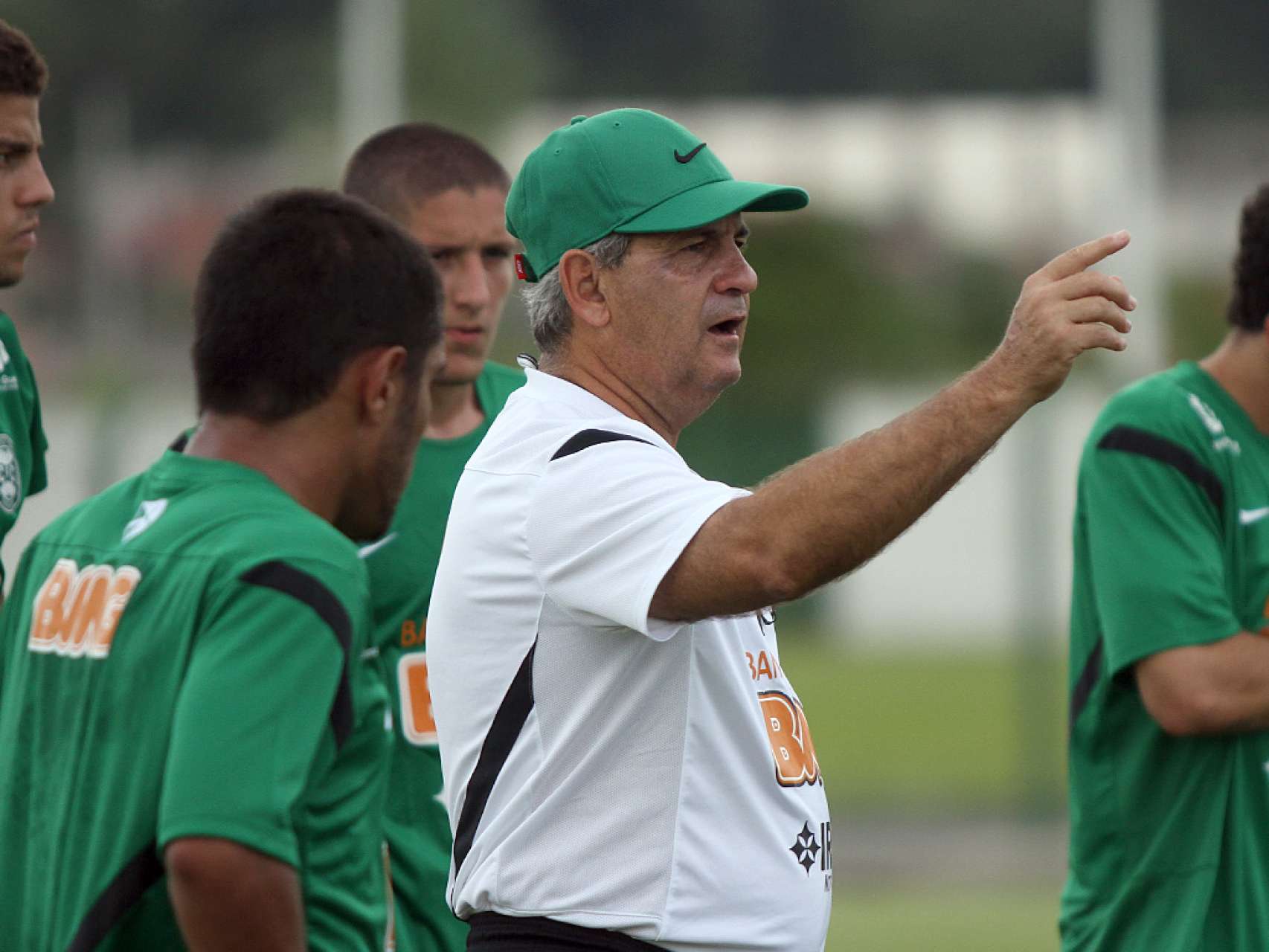 Tico comanda o time contra o Roma