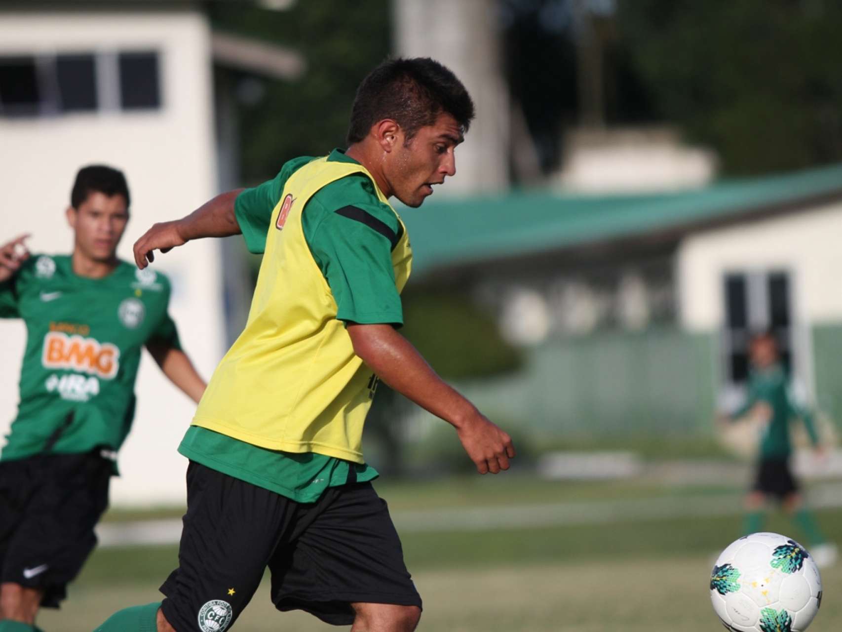 Atletas da base s�o integrados ao elenco profissional