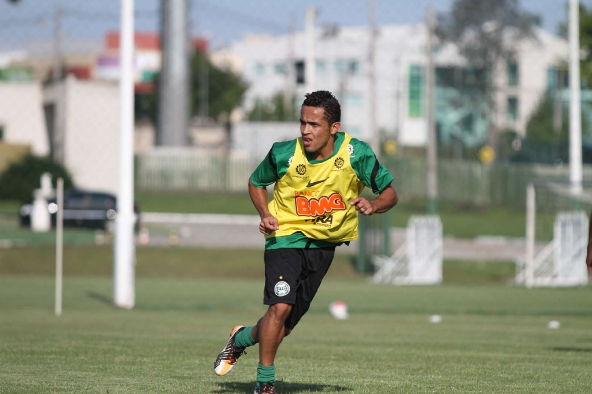 Rafinha ser� avaliado ao longo da semana