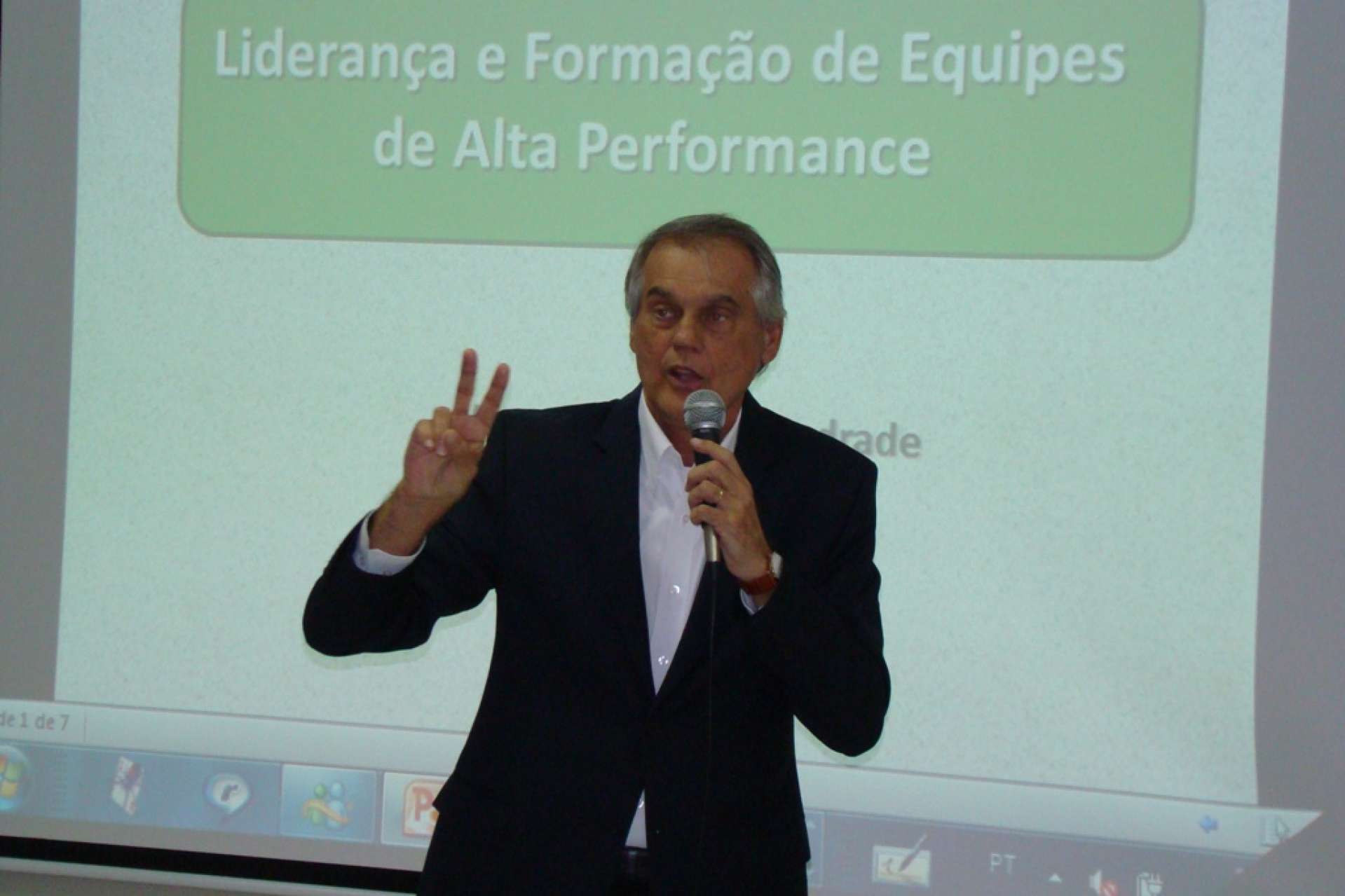 Presidente do Coritiba ressalta a import�ncia da lideran�a