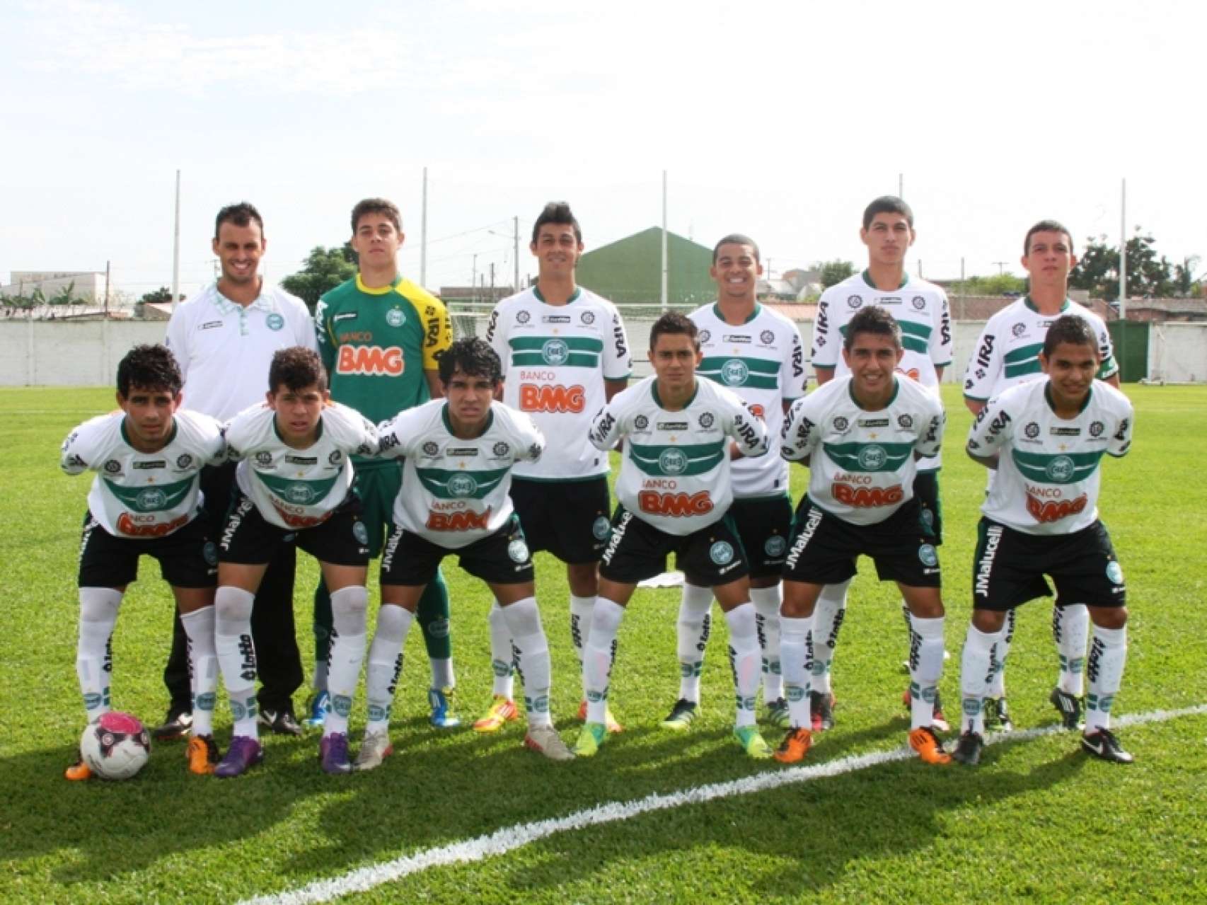 Coxa Sub-17 estreia com o p� direito no estadual