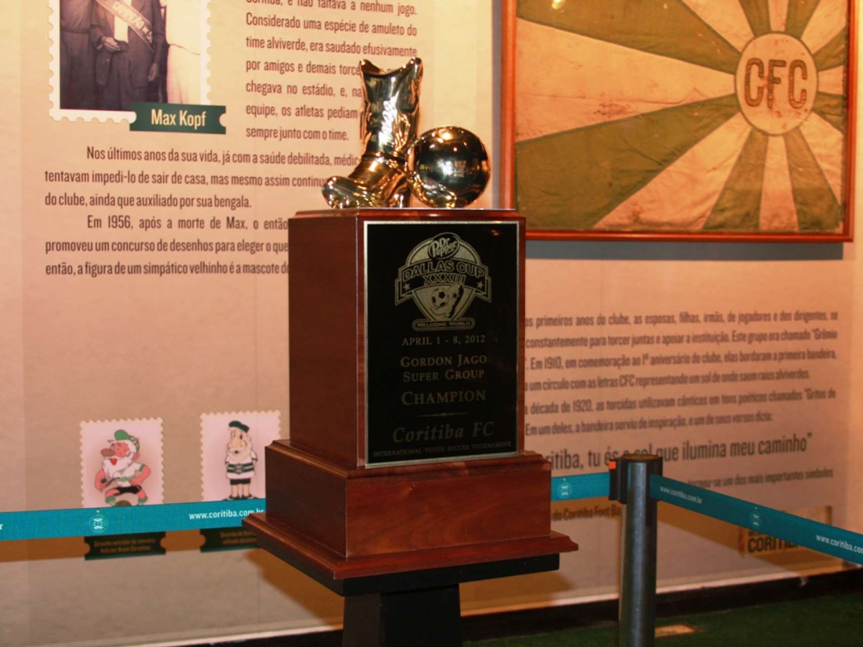 Venha conhecer o trof�u da Dallas Cup