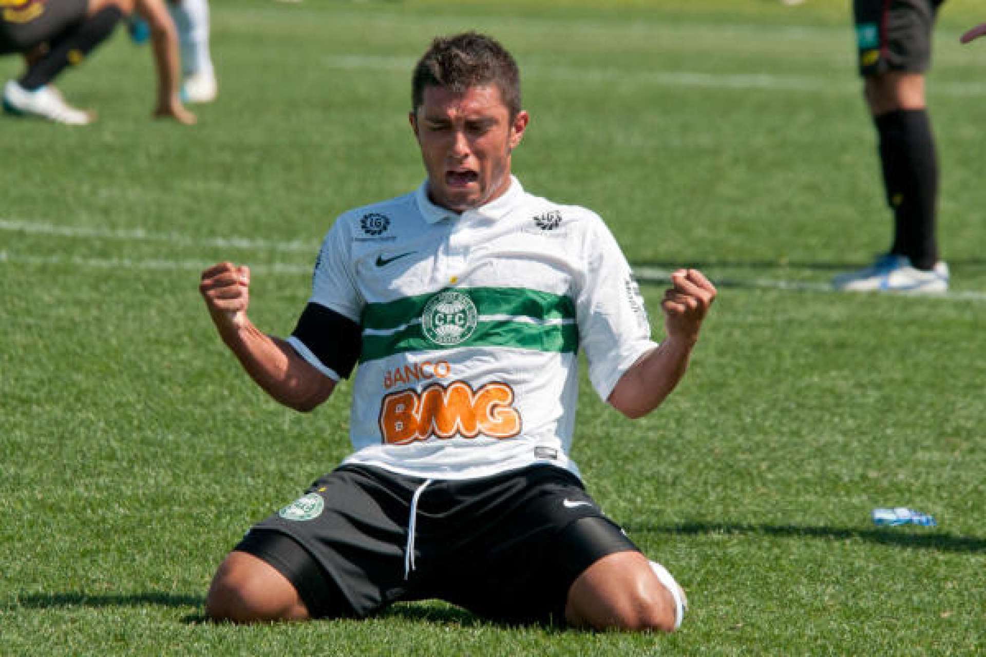 Coxa faz hist�ria e est� na final da Dallas Cup