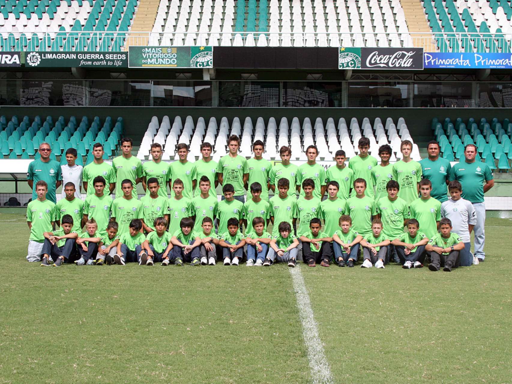 Escola de Futebol do Coxa disputa torneio na Espanha