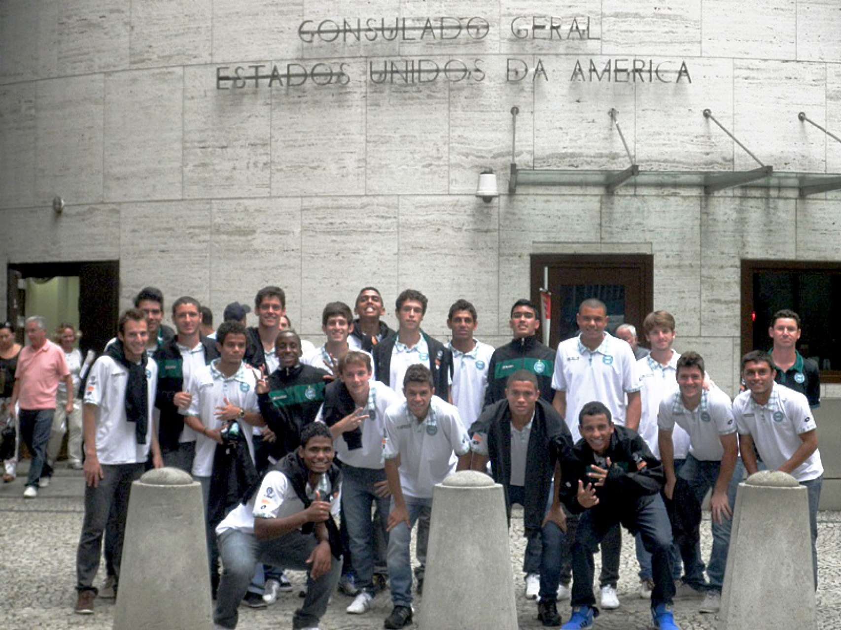 Coxa Sub-19 vai ao Rio para emiss�o do visto