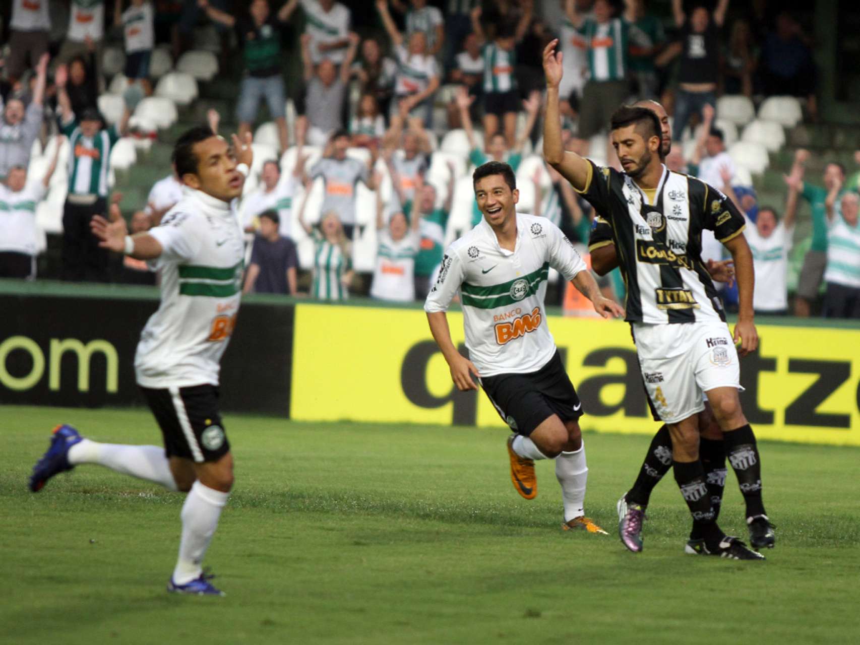 Coxa soma quase 70% aproveitamento nos �ltimos 100 jogos