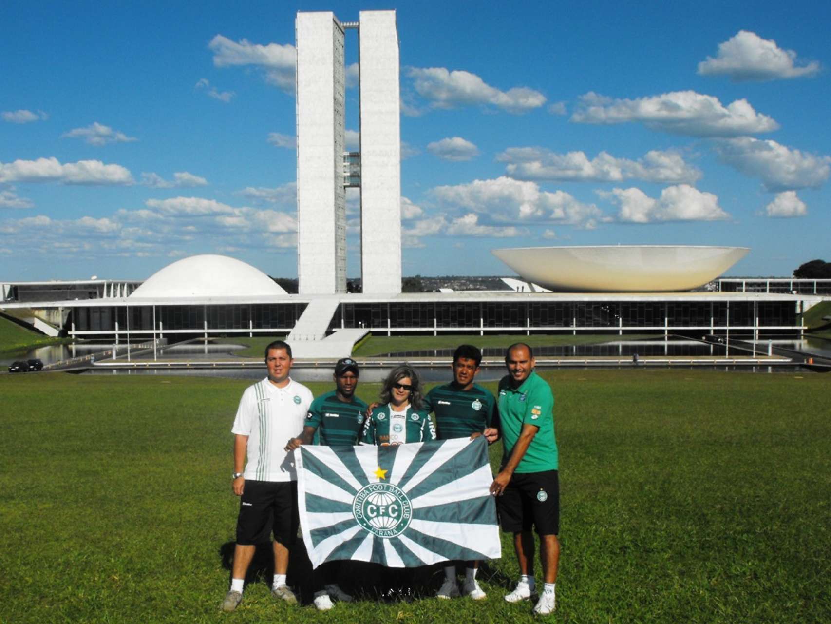 Escola Coxa ganha unidade na capital do pa�s