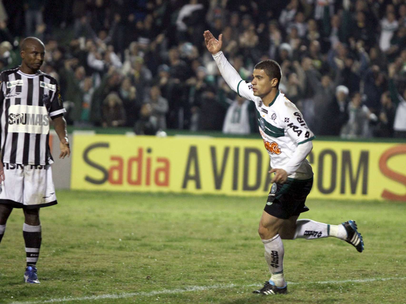 Coxa confirma negocia��o de Leonardo