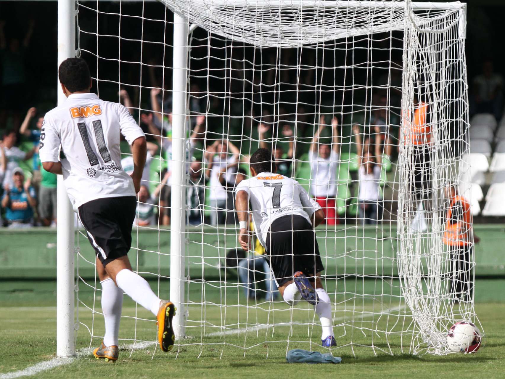 Com goleada, Coxa encerra o primeiro turno