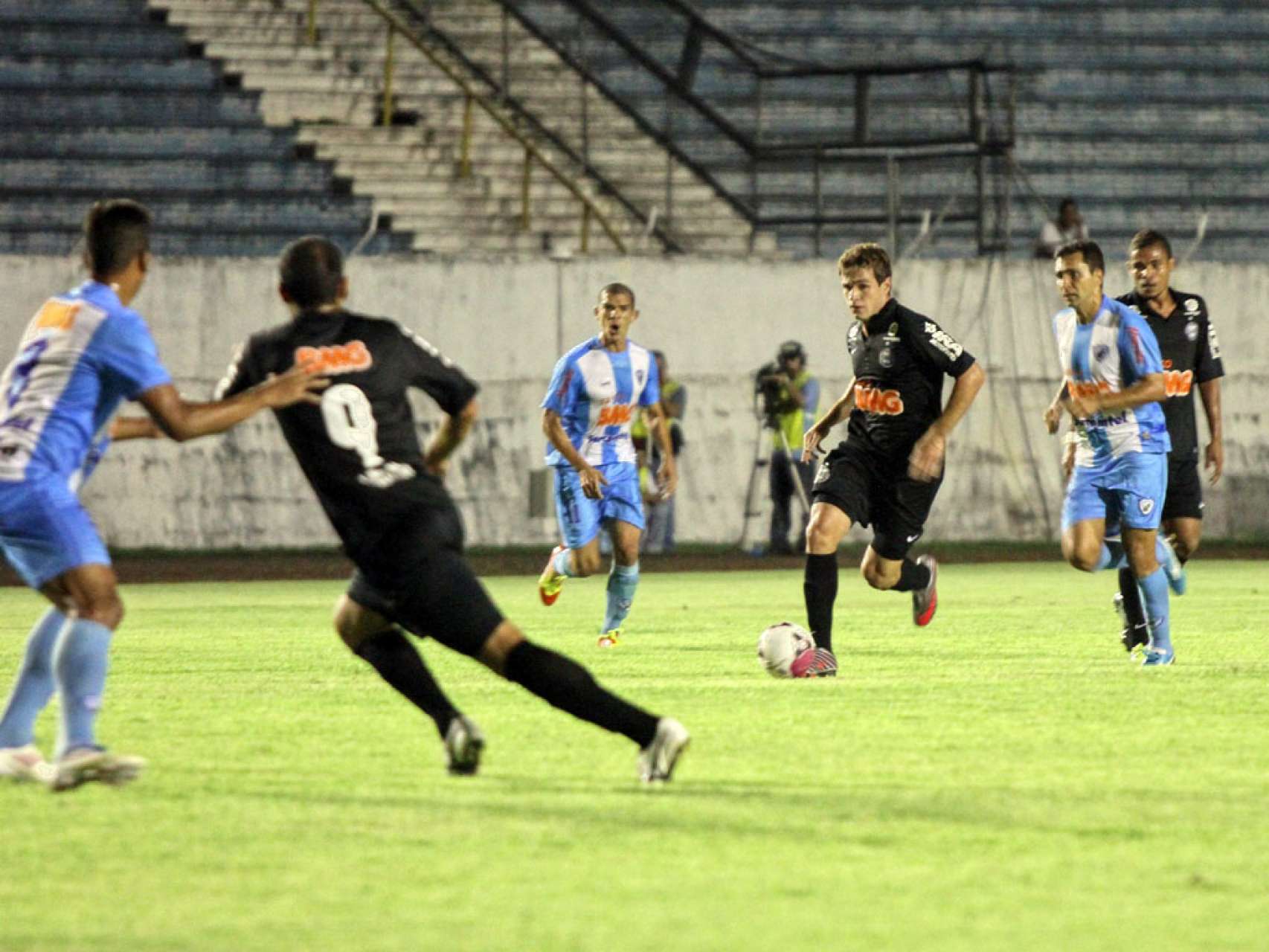 Coxa traz um ponto de Londrina