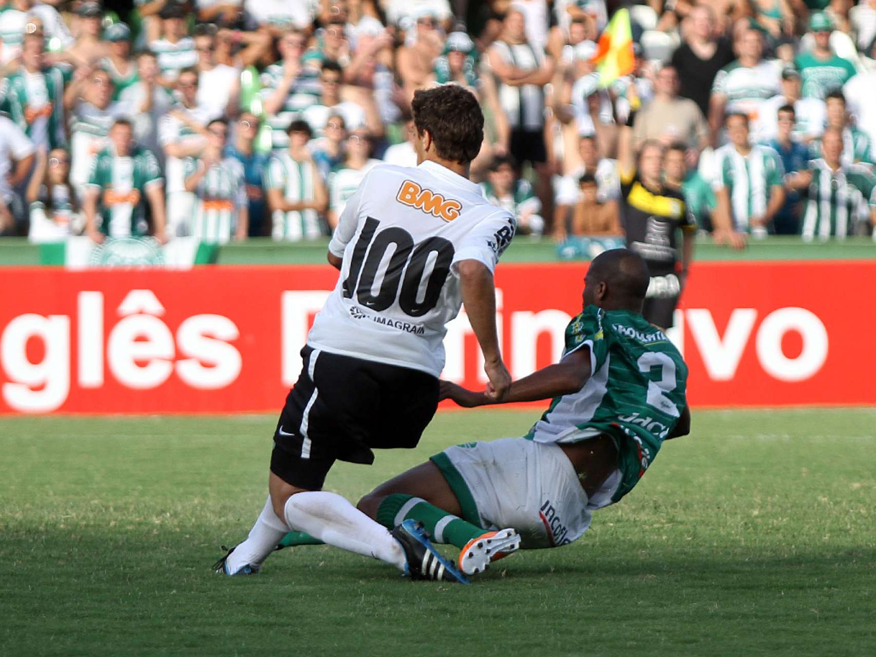 Lucas Mendes completa 100 jogos