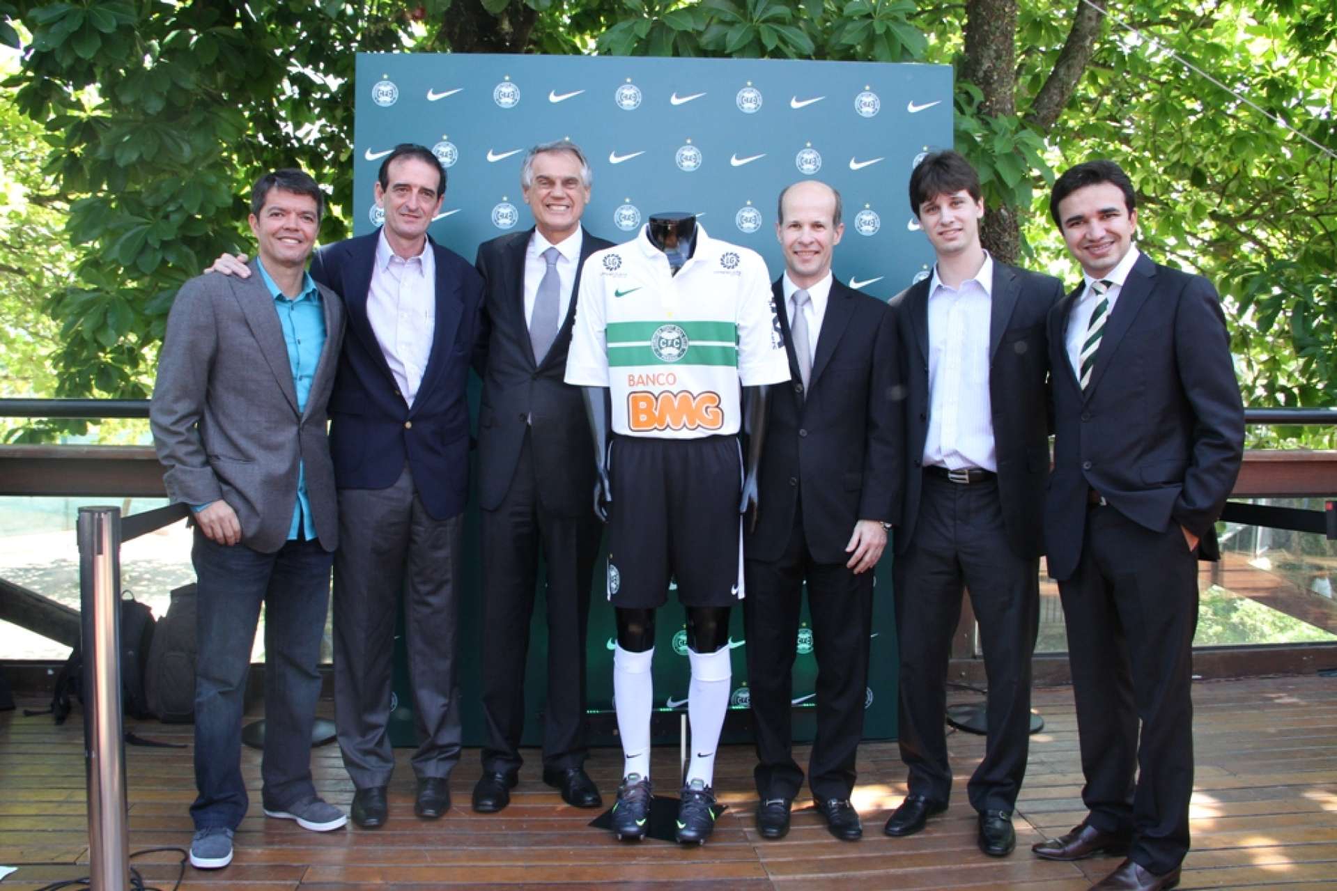 Novo manto alviverde