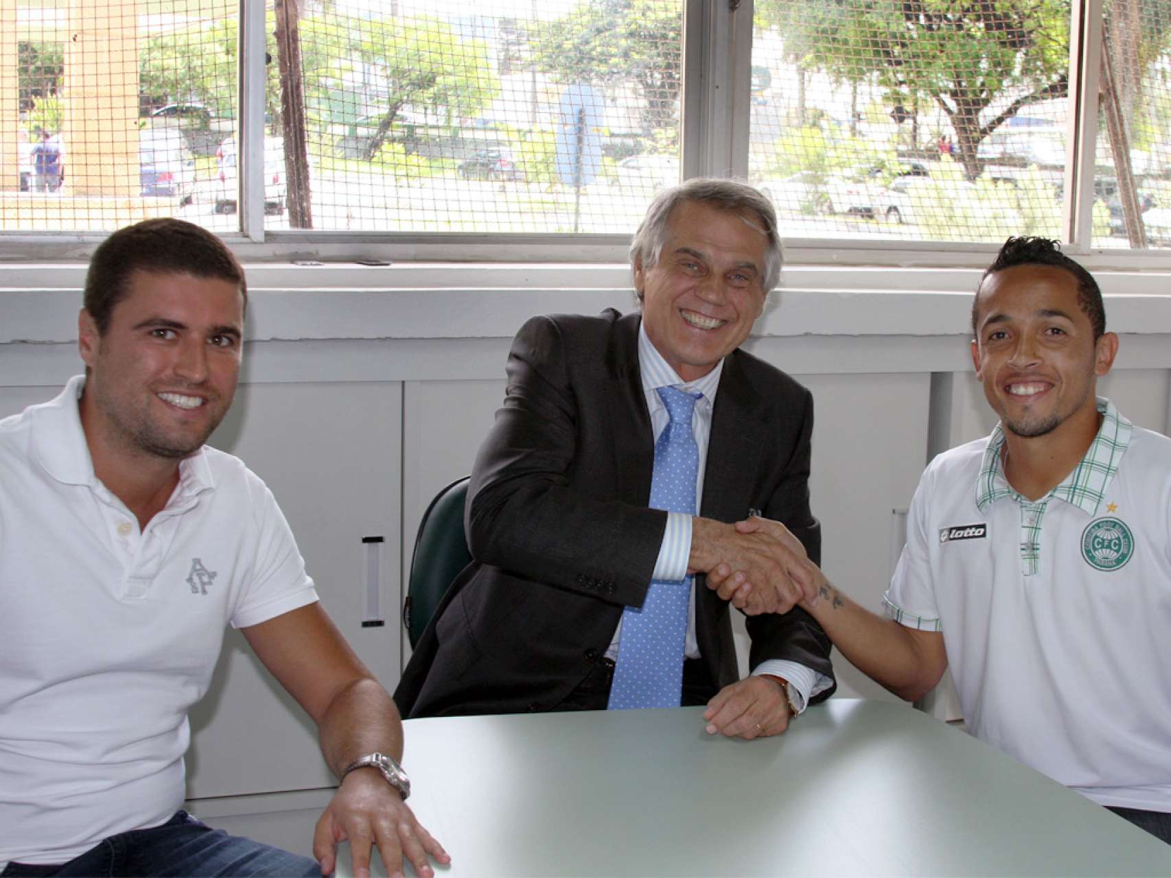 Rafinha renova com o Coritiba
