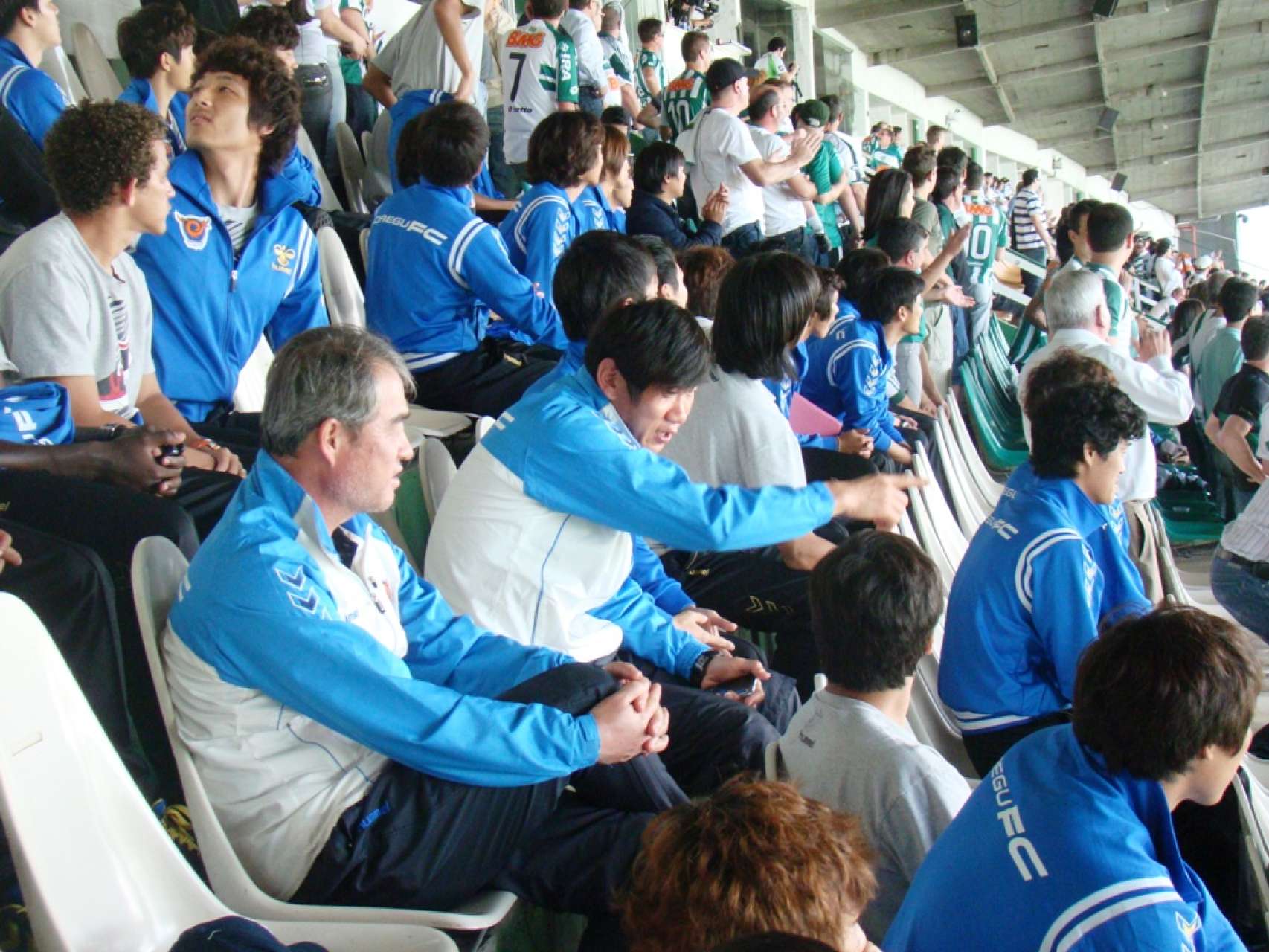 Coreanos do Daegu acompanham o Coritiba
