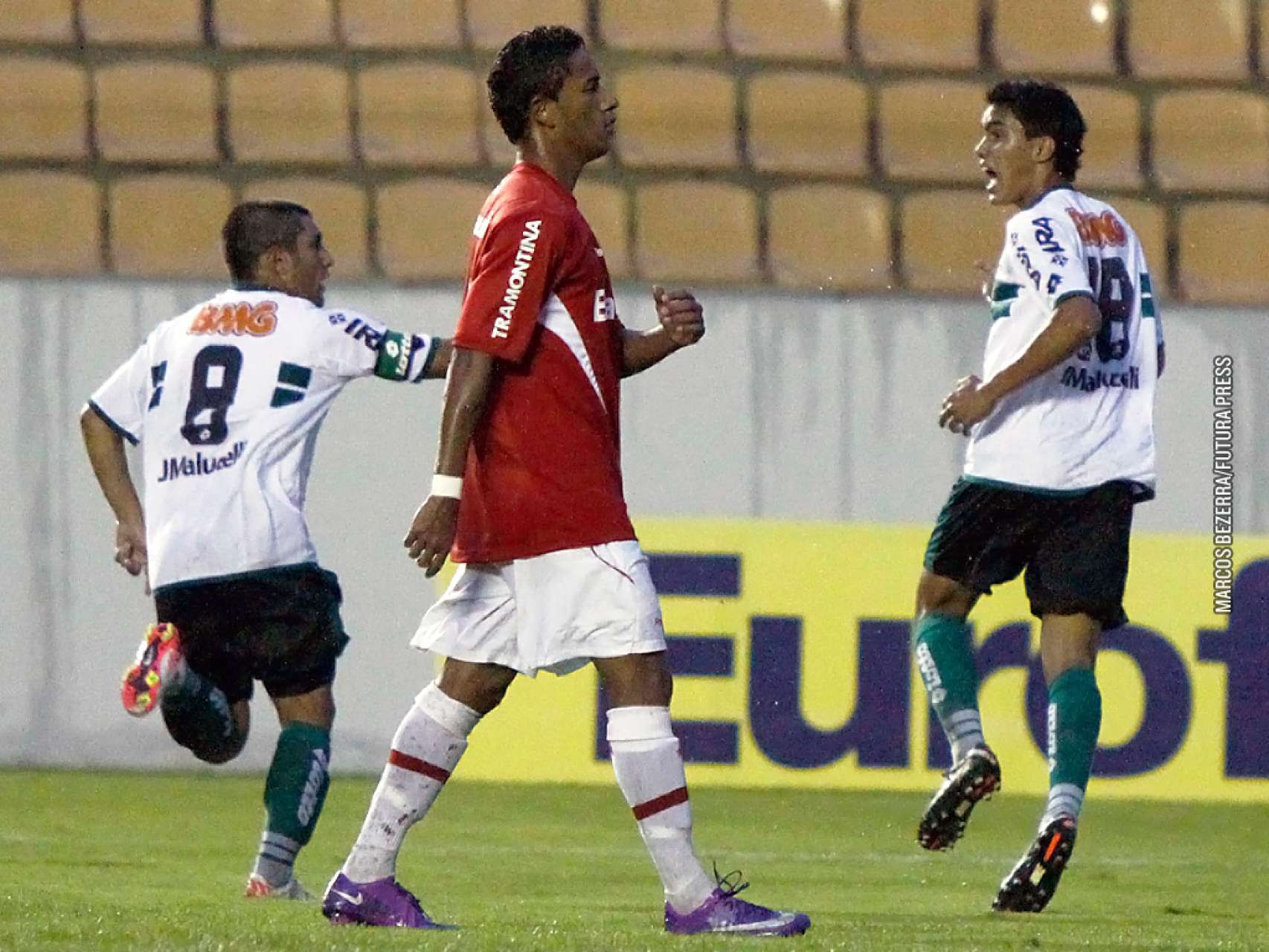 Coxa vence nos p�naltis e se classifica