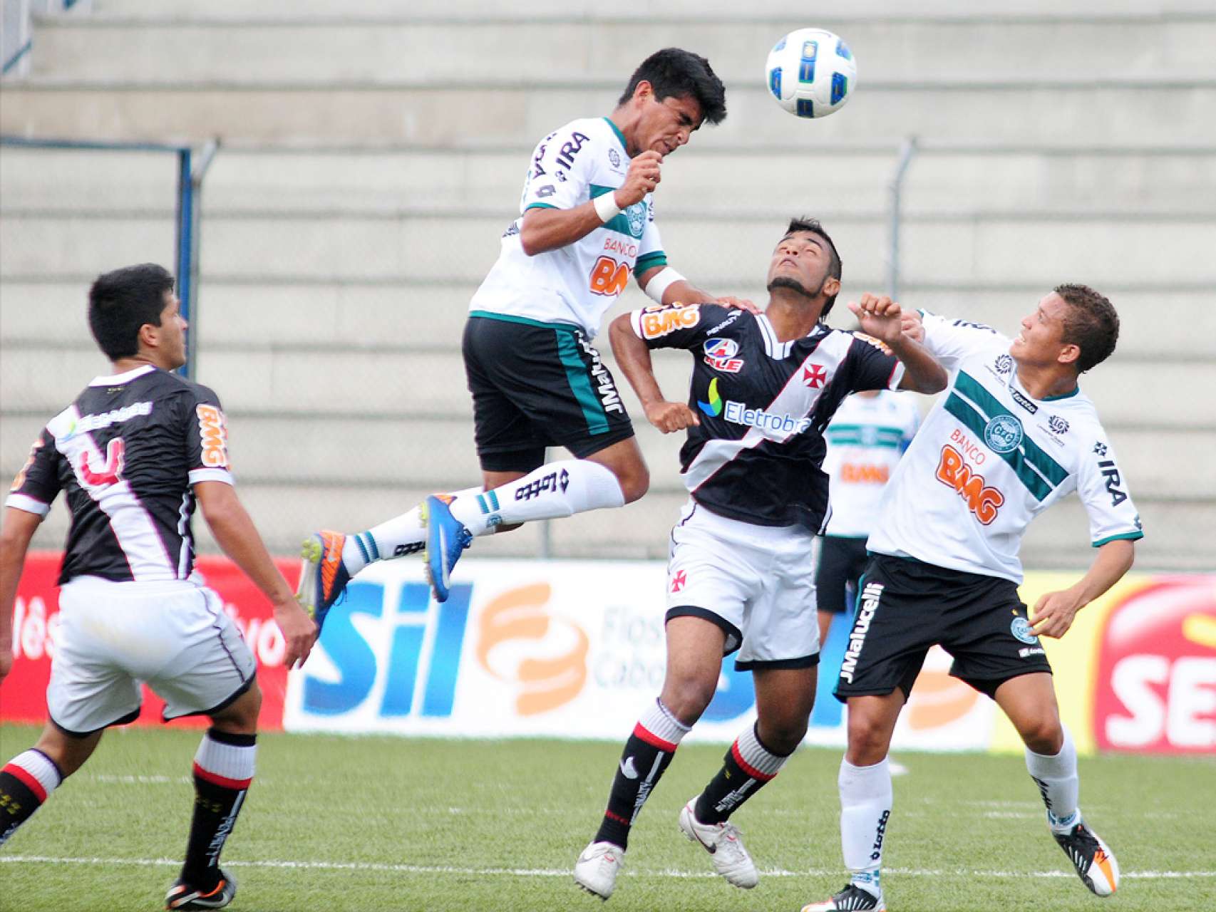 Coxa empata em 1x1 com o Vasco