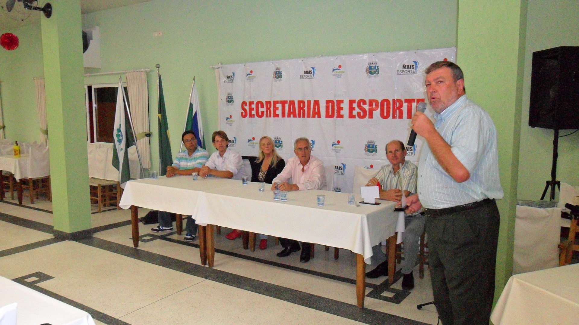 Coxa recebe homenagem
