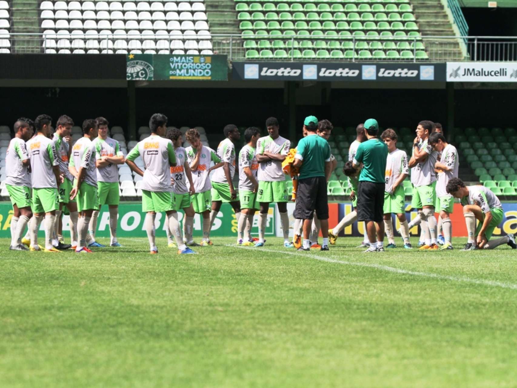 Coxa Sub-20 segue viagem