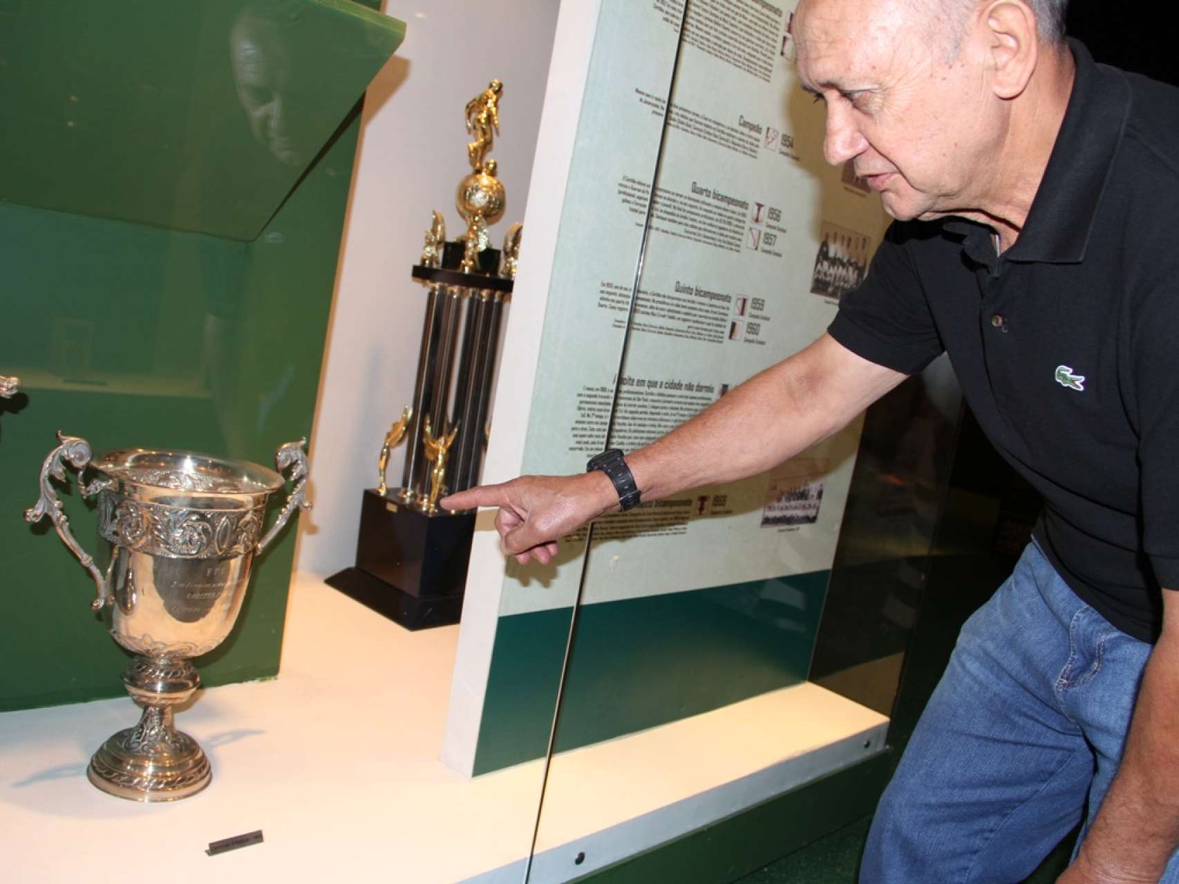 Coxa recebe visita de �dolo