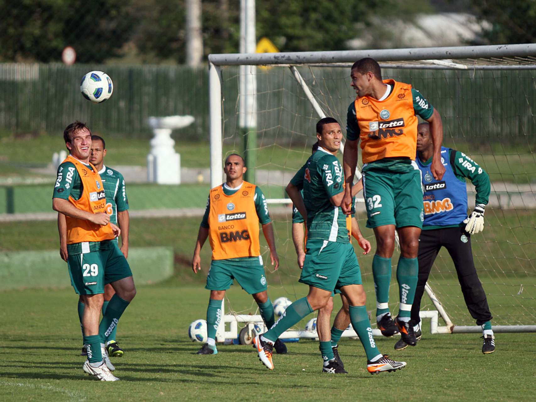 Coxa inicia semana de trabalho