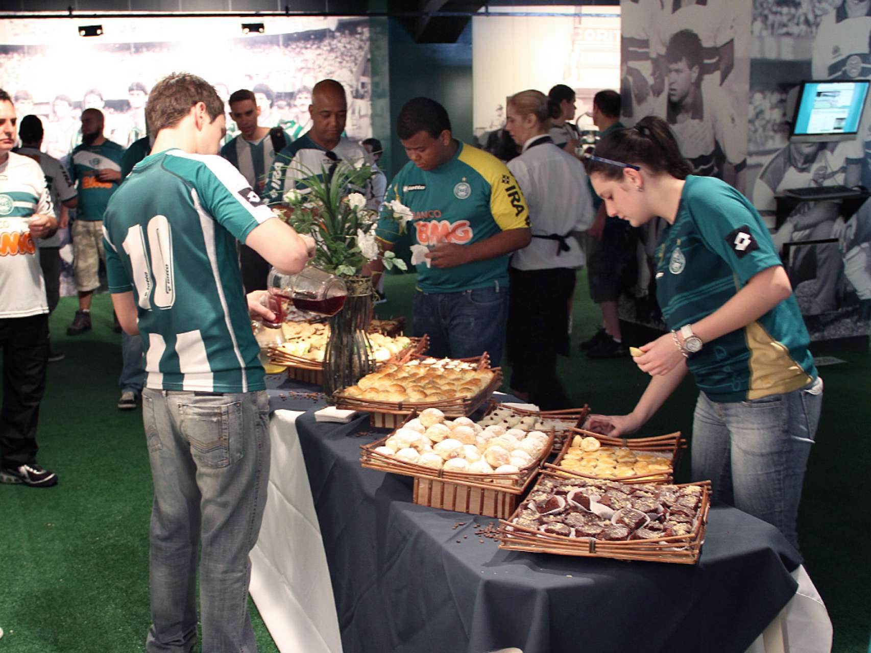 Caf� da manh� recebe S�cios no Couto