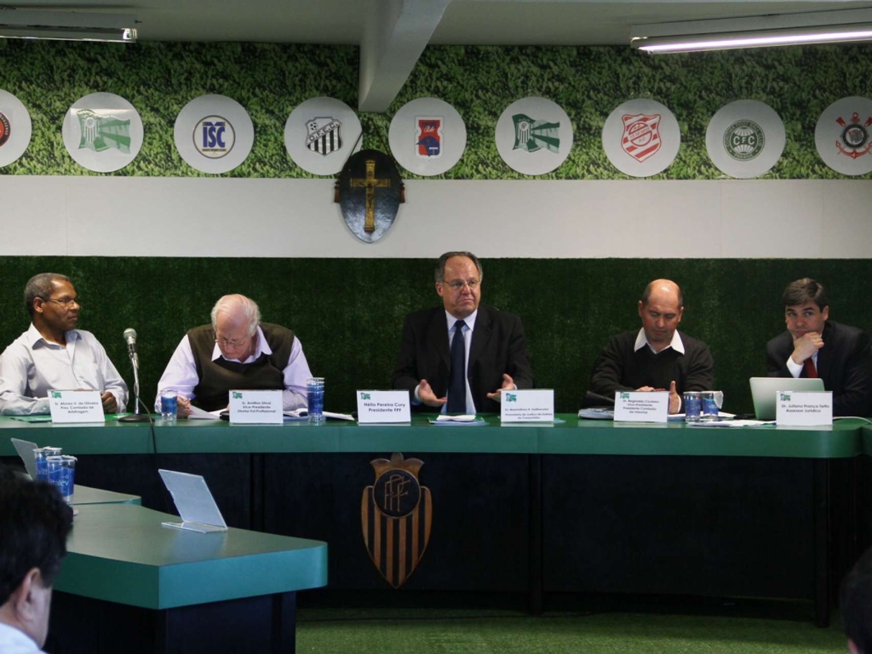 Arbitral d� rumos ao Paranaense 2012