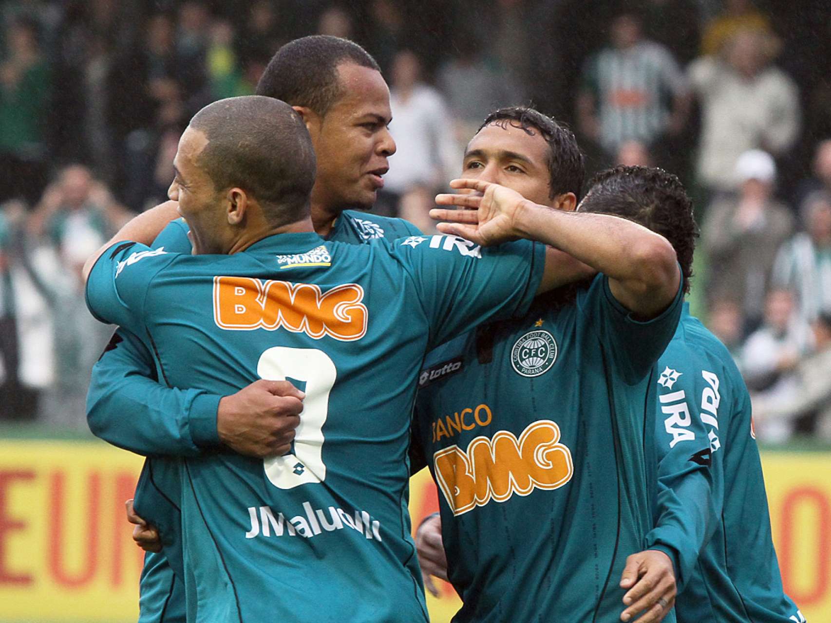 Coxa vence o Am�rica-MG de virada