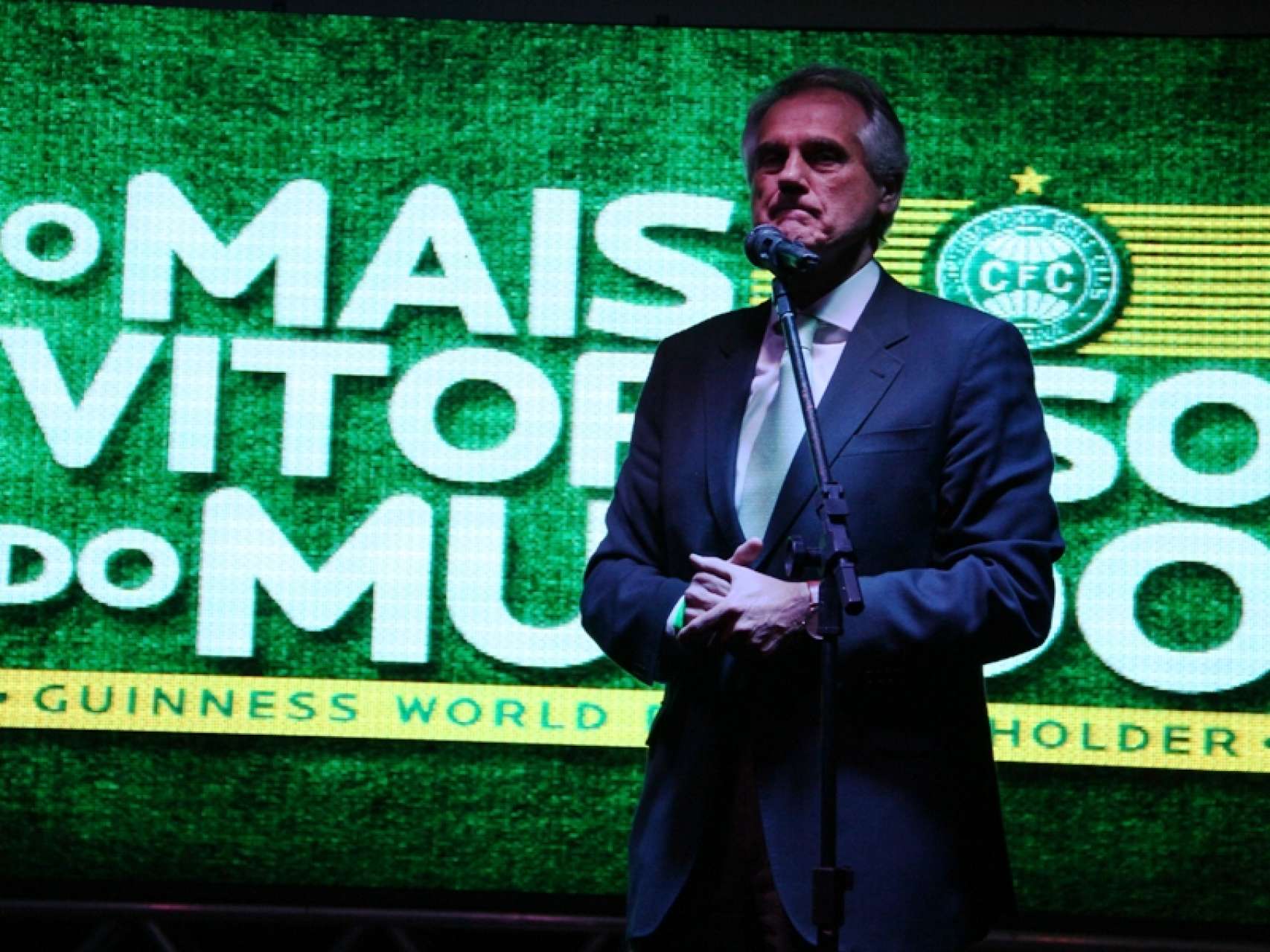 Noite come�a animada