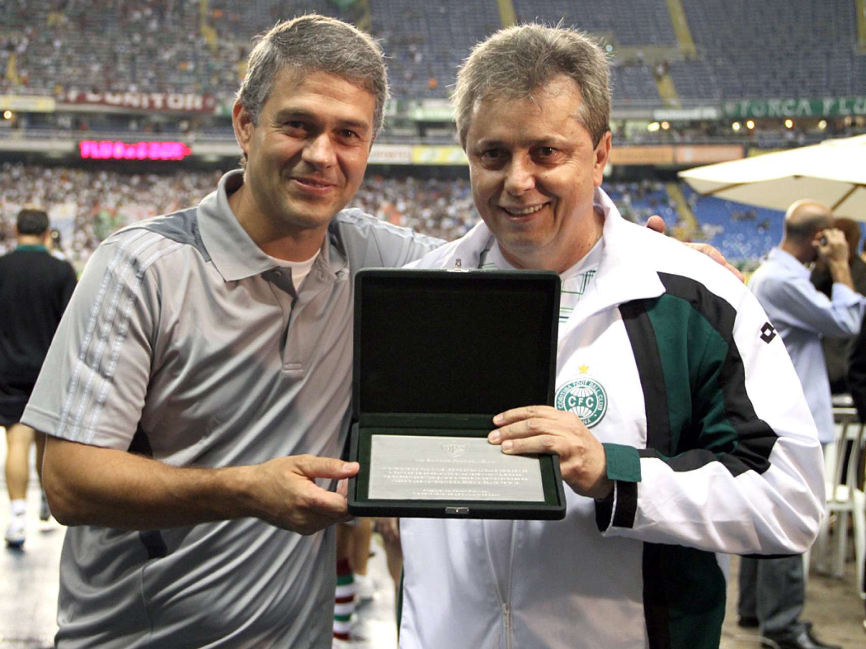 Coritiba recebe homenagem