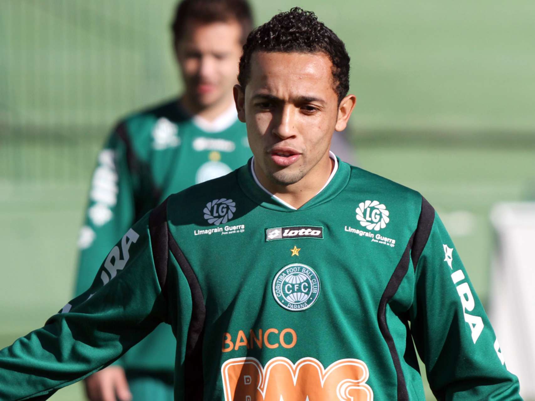 Rafinha pode voltar contra o Fluminense 