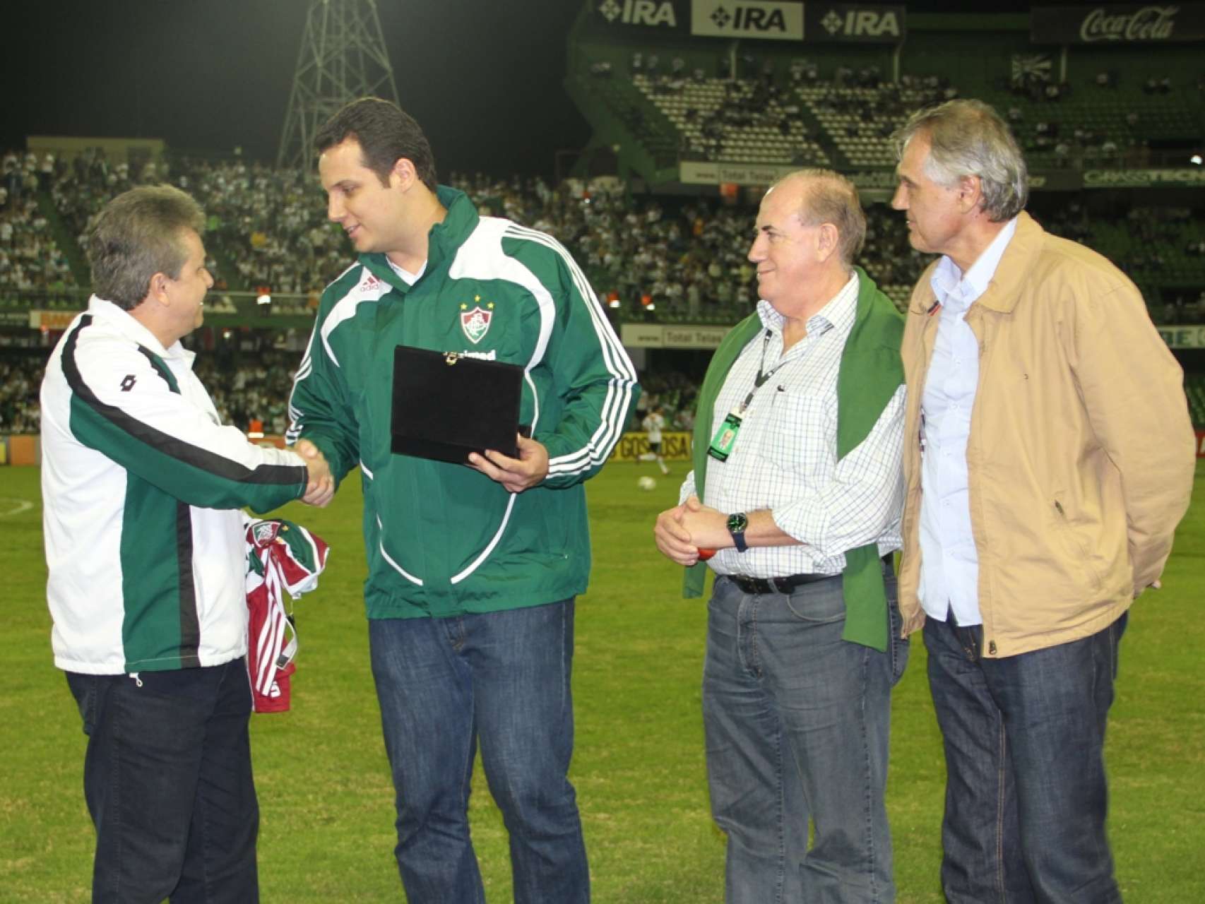 Coritiba presta homenagem