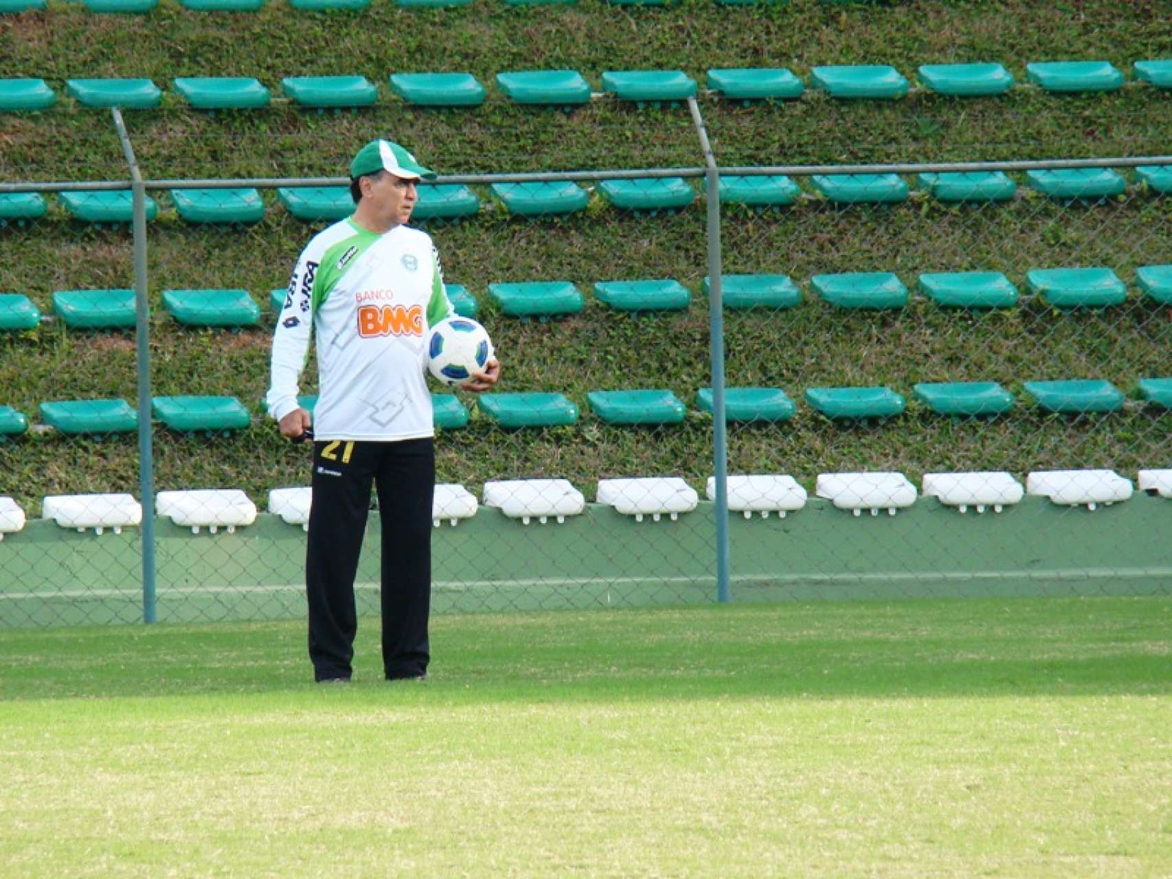 Marcelo Oliveira cobra comprometimento da equipe