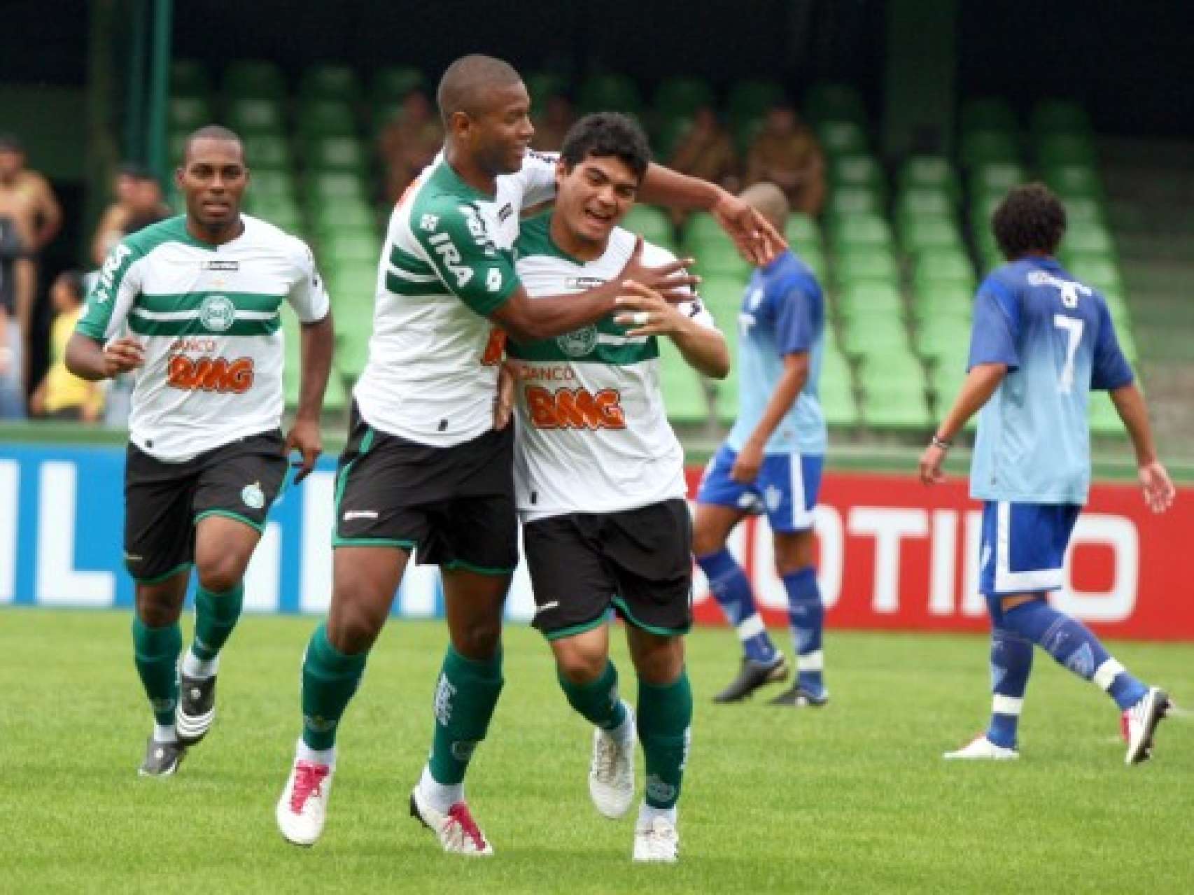 Lel� e Bonfim s�o emprestados