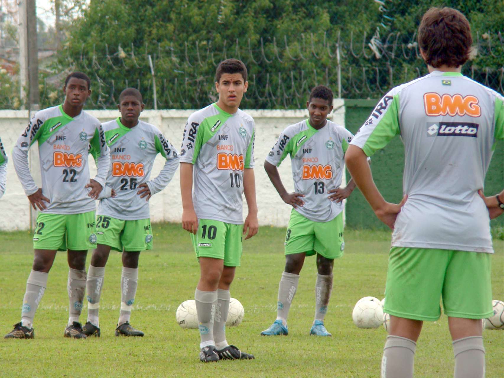 Sub-15 conhece advers�rio