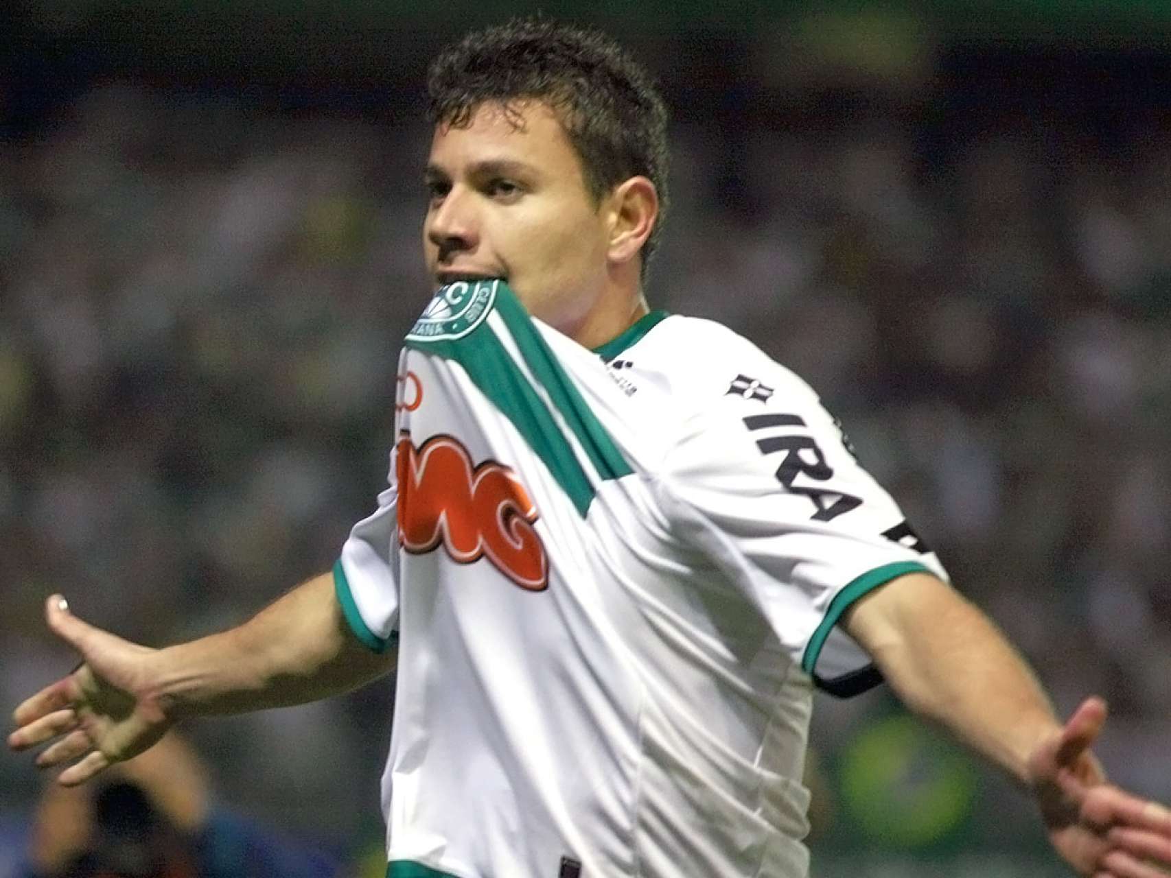 Aquino sofre les�o