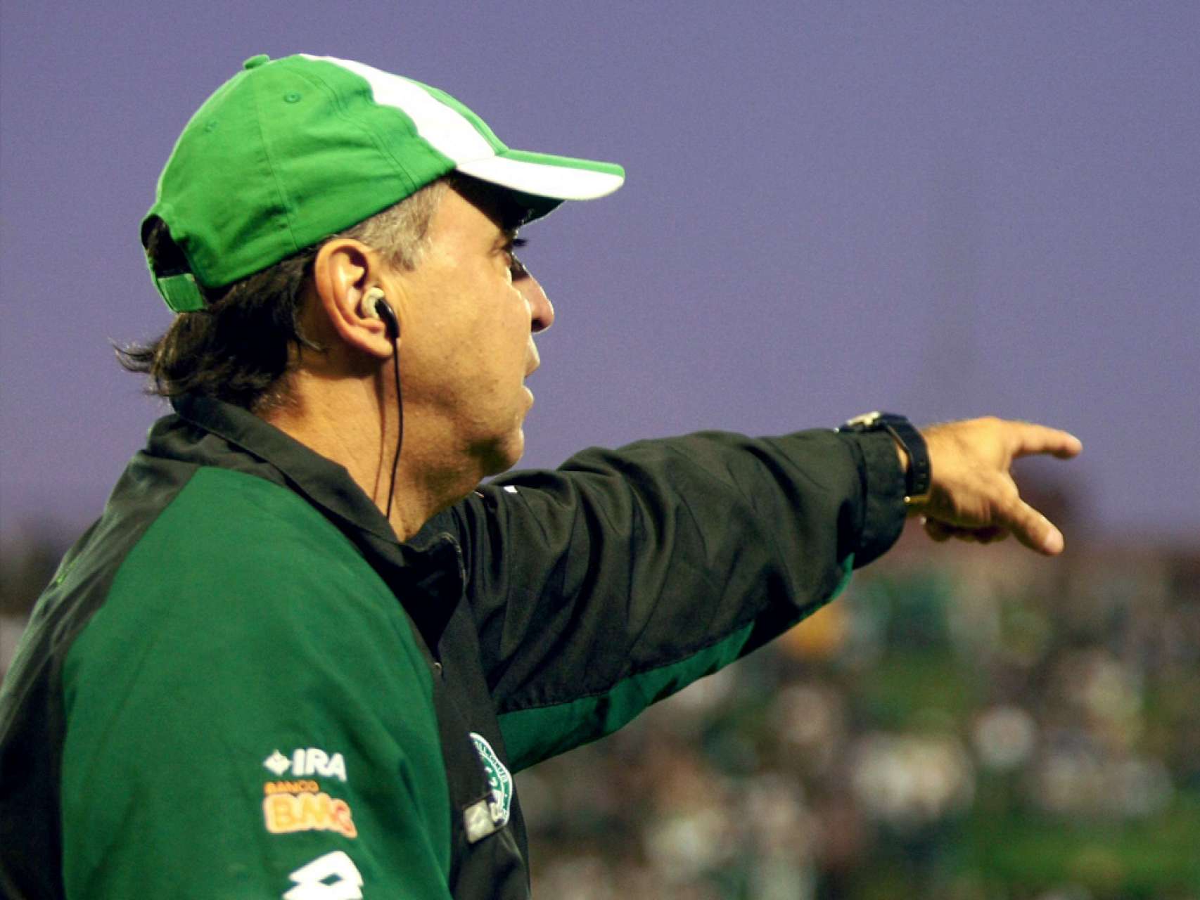 Treinador fala da decis�o