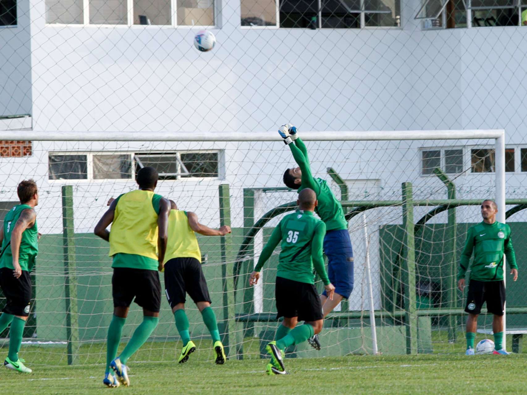 Coritiba enfrenta o Nacional pela Copa do Brasil