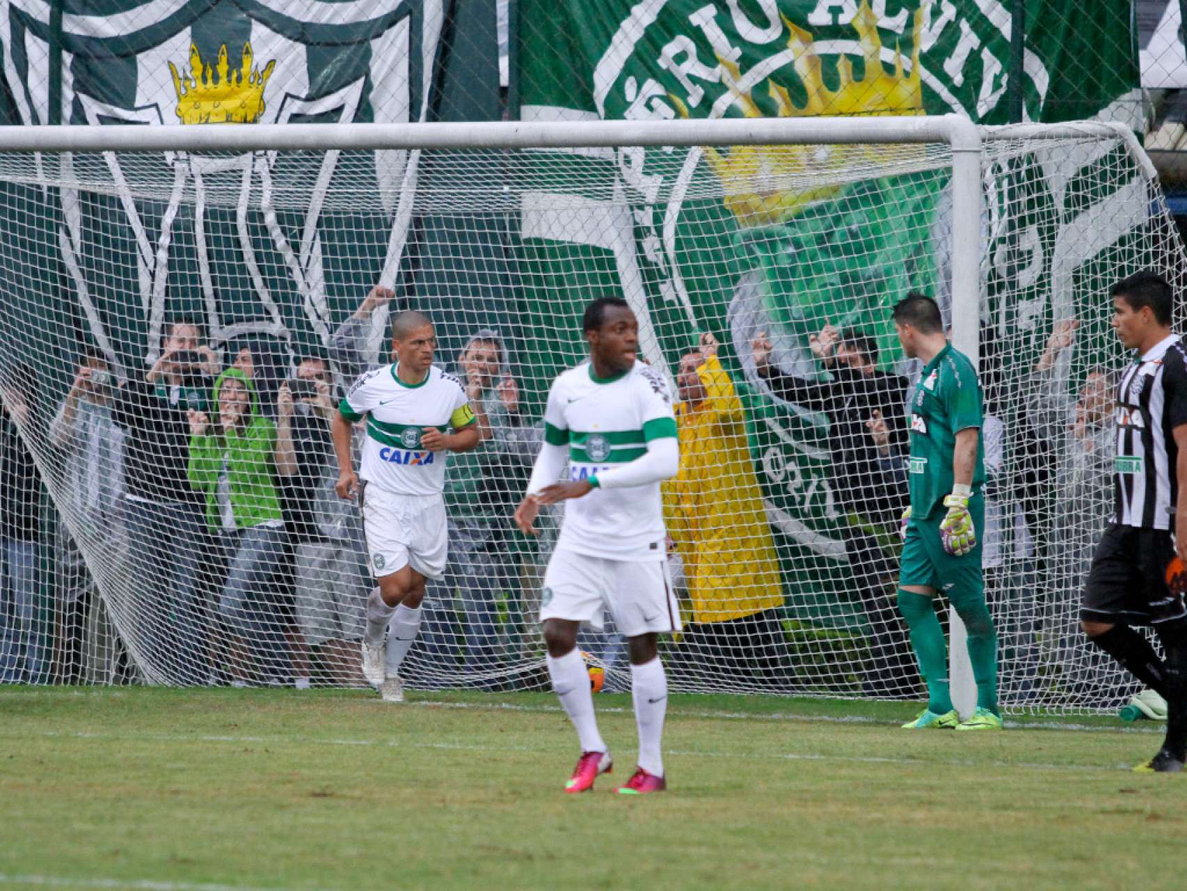 Galeria Coxa: Coritiba 2x2 Figueirense