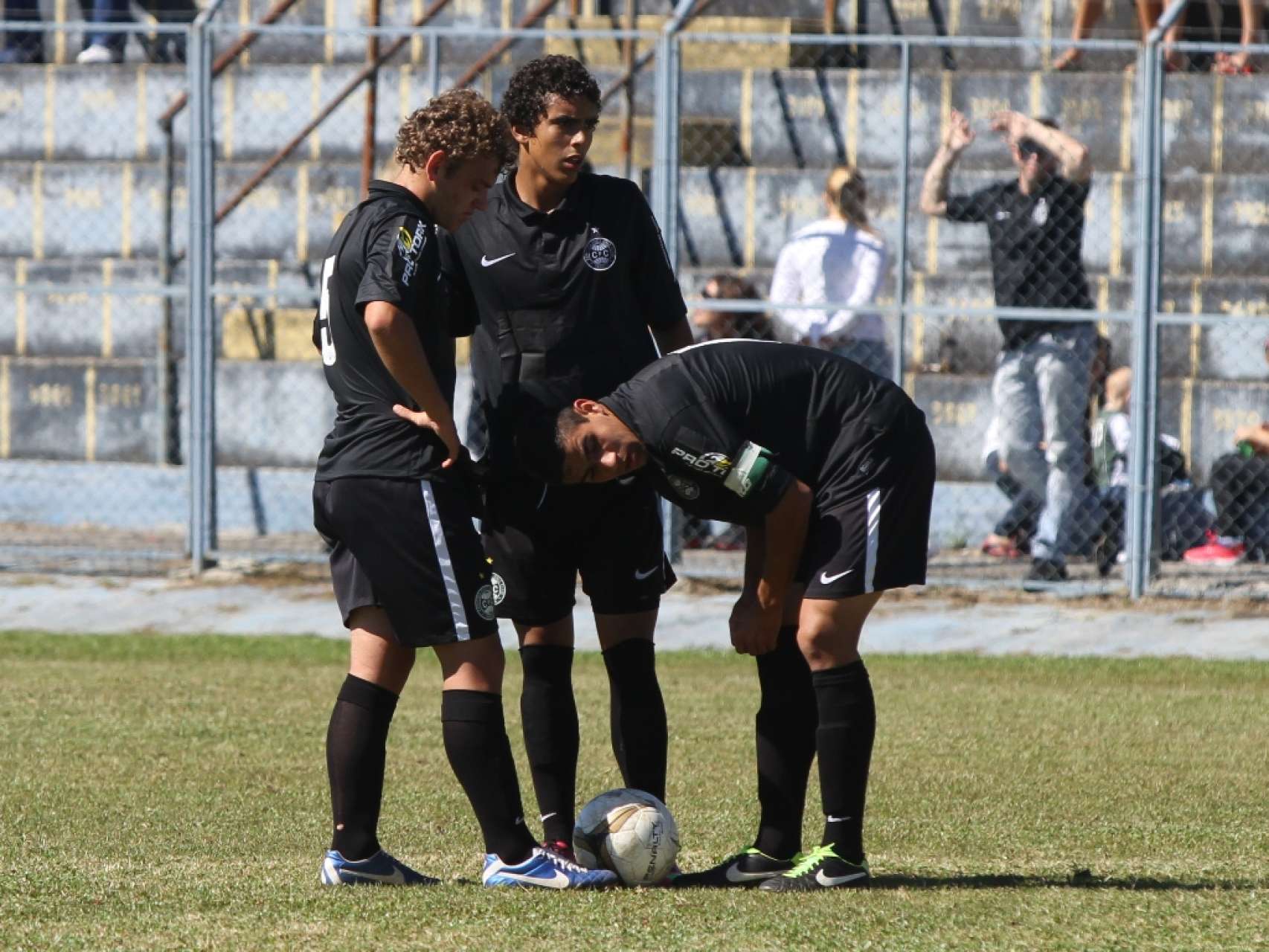 Coxa Sub-17 embarca para Copa Esp�rito Santo