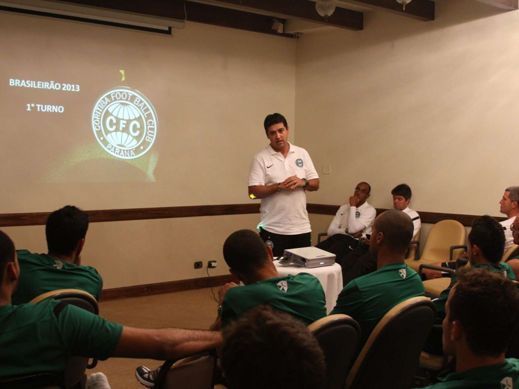 Grupo se re�ne em Foz