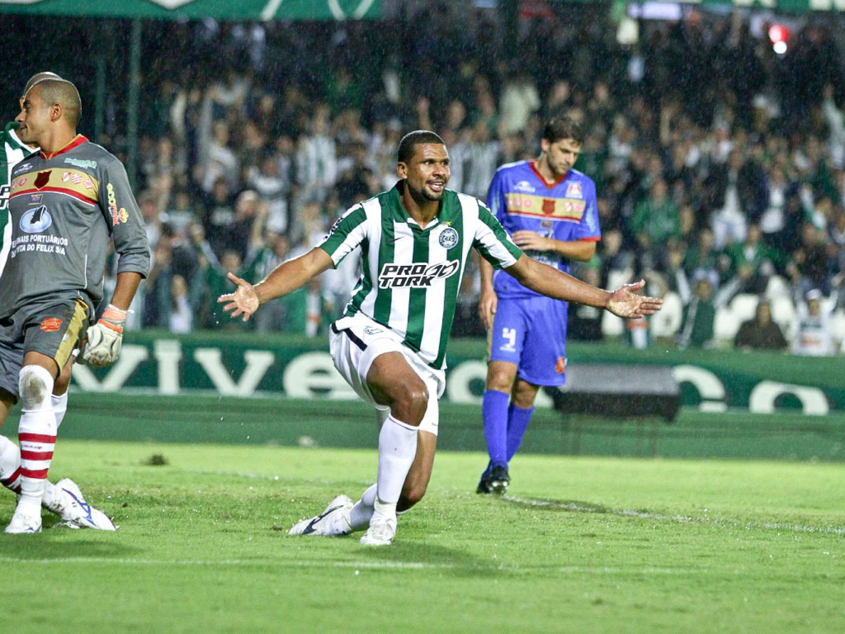 Com trajet�ria vitoriosa, Pereira se despede do Coxa