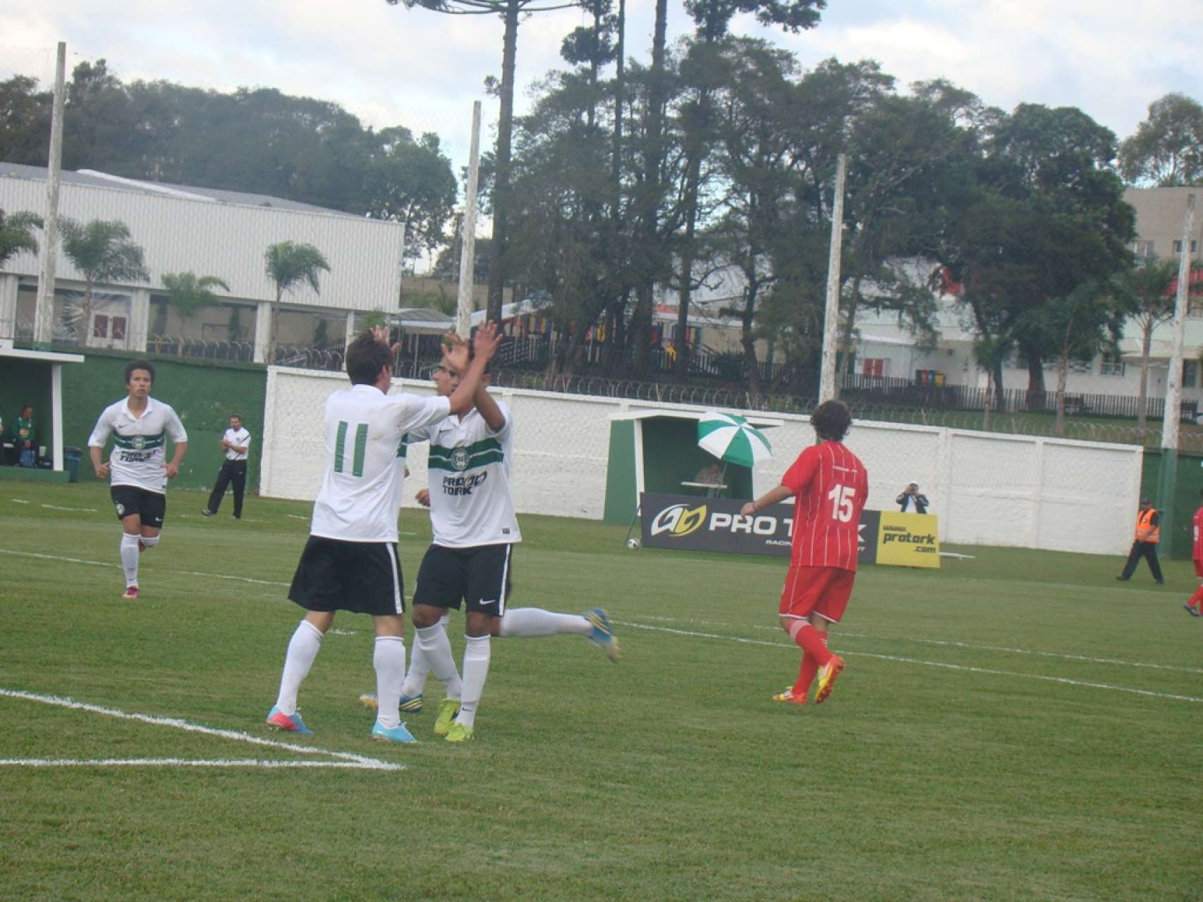 Coxa Sub-17 vence fora de casa