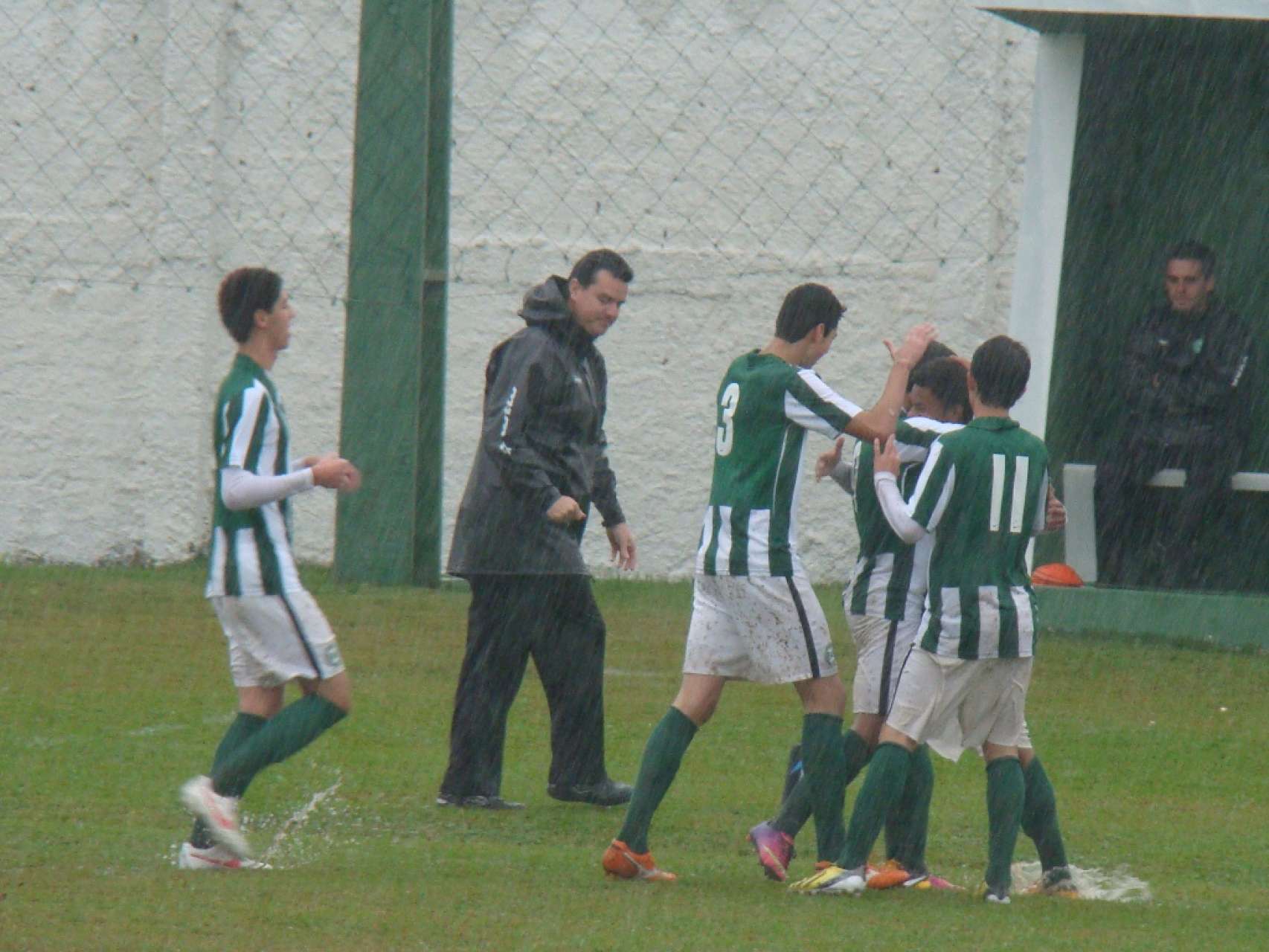 Sub-15 vence a terceira seguida no estadual