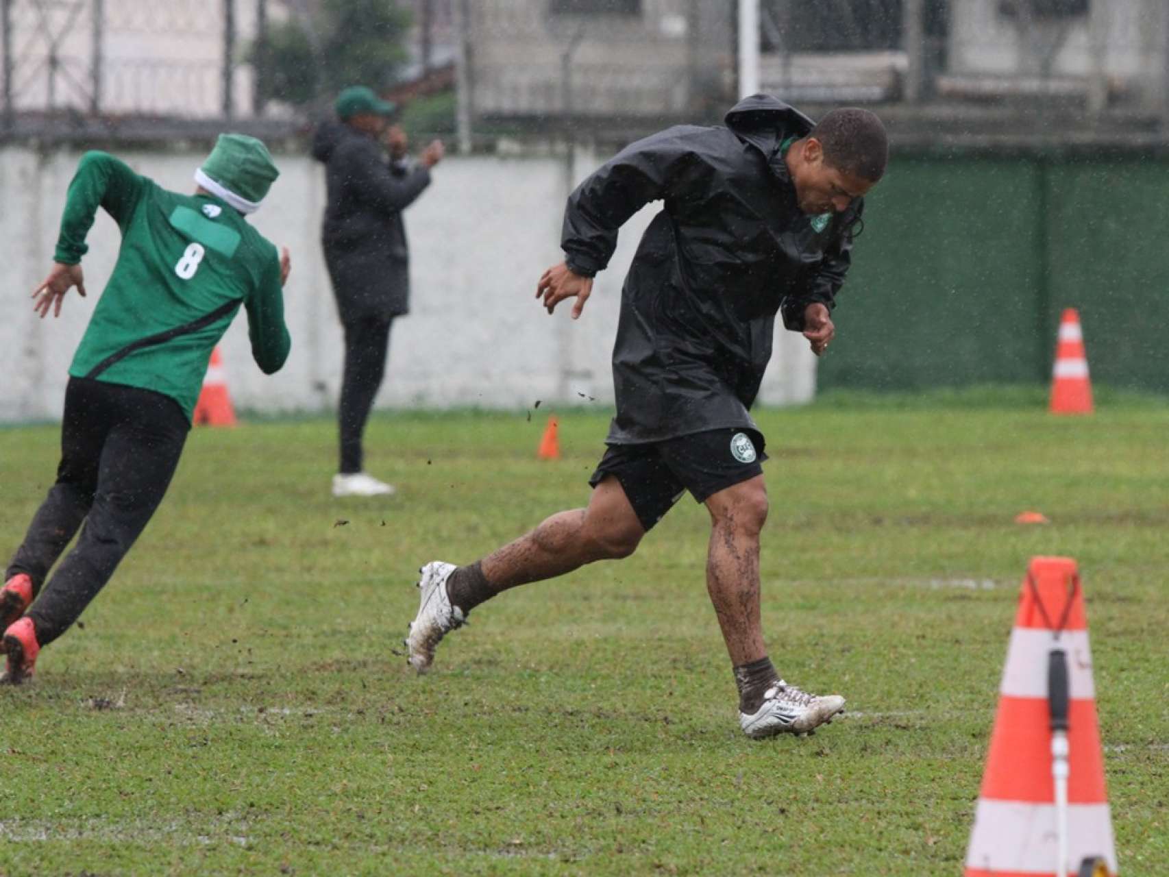 Coxa segue trabalhando no segundo dia ap�s reapresenta��o