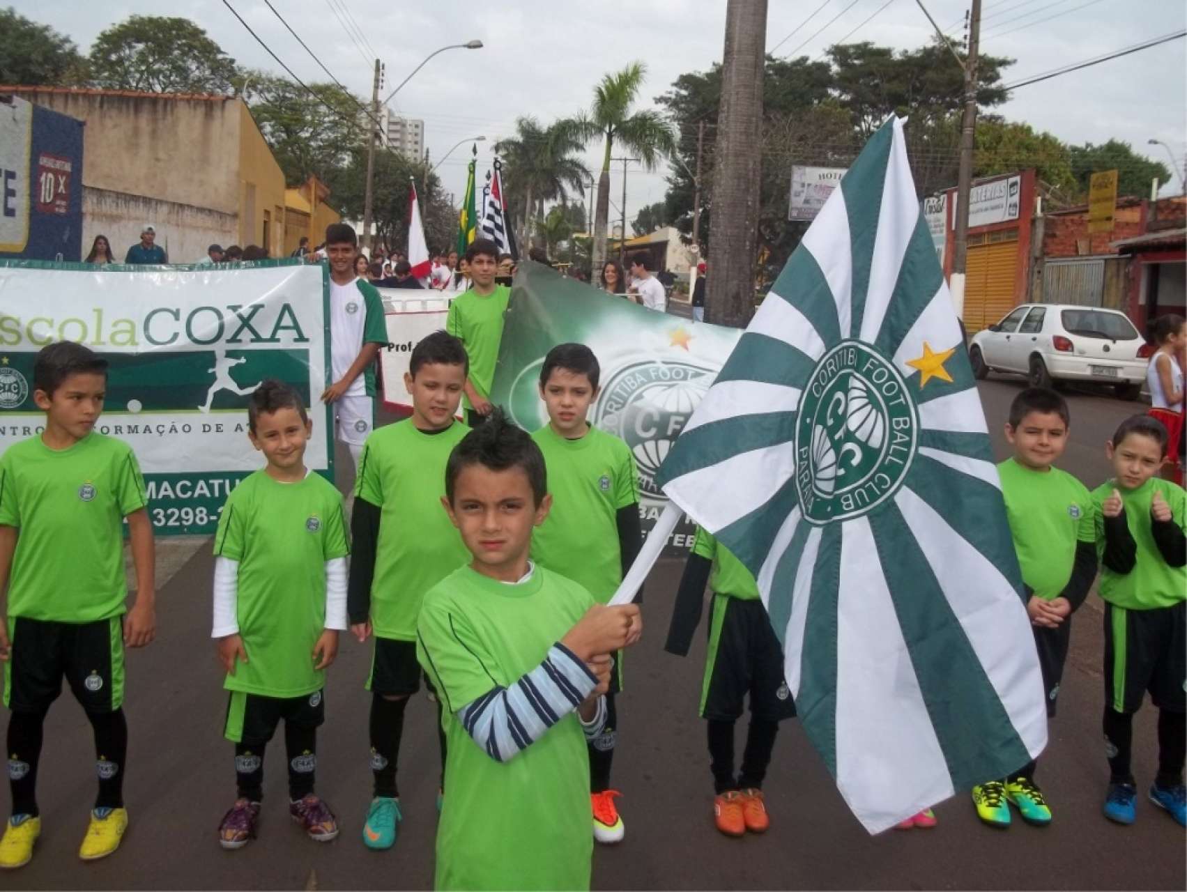 Escola Coxa Macatuba participa de desfile c�vico